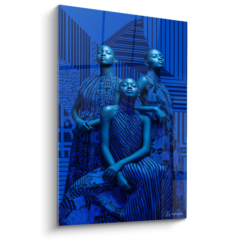 Tableau Trois mannequins bleu roi aux motifs graphiques - Défilé nocturne - Edition Haute couture