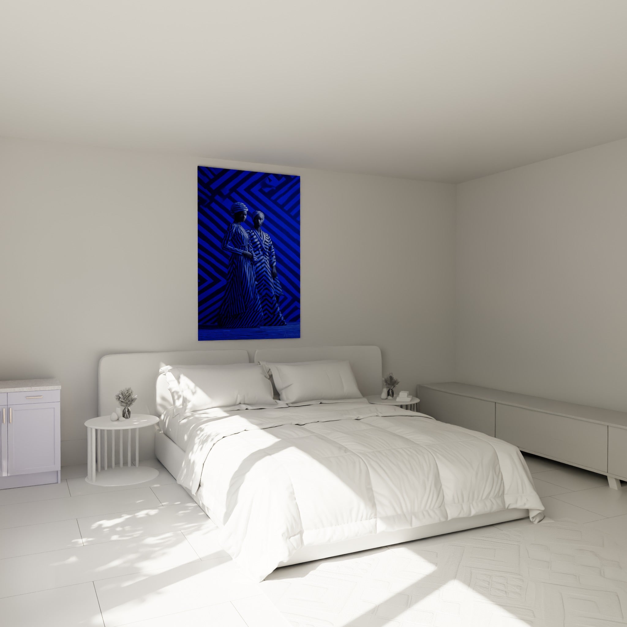 Mannequins bleu nuit à motifs chevrons hypnotiques, accrochés au-dessus d'un lit dans une chambre claire