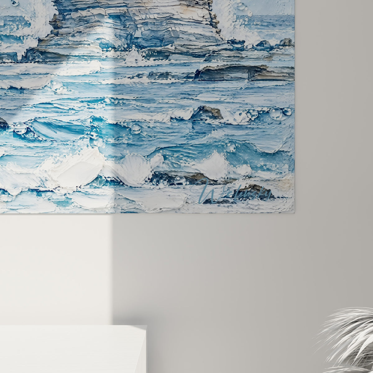 Empâtements épais mêlant bleu marine, blanc écume et ocre minéral sur la toile accrochée