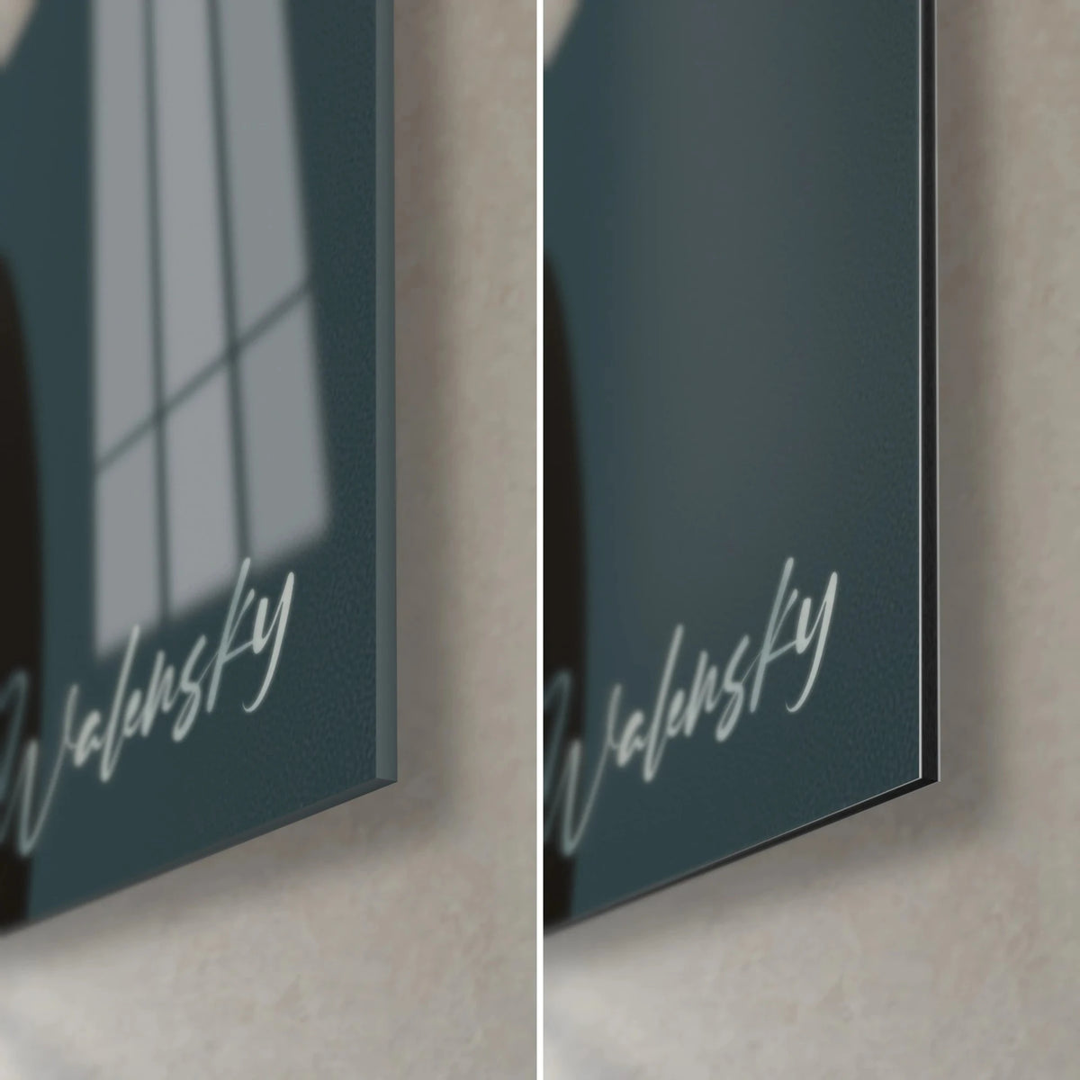 Tableau demi-dieu de marbre crème sur bleu pétrole, coin bas droit : verre acrylique brillant à gauche, Dibond mat à droite