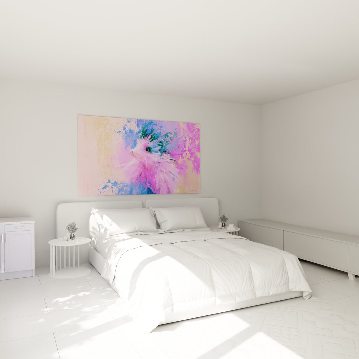 Portrait animalier rose fuchsia et bleu au-dessus d'un lit dans une chambre claire