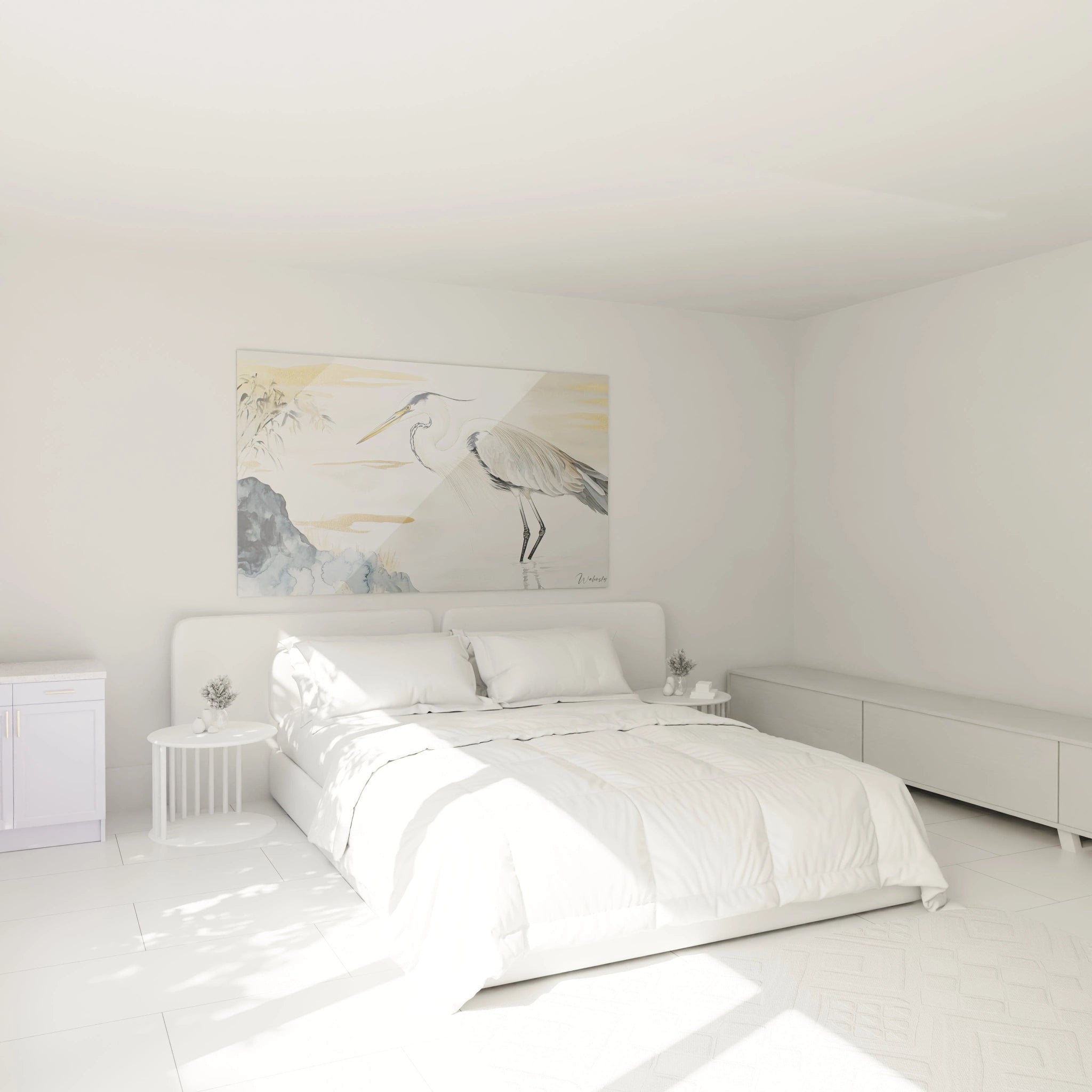 Tableau héron Walensky décoratif accroché au-dessus d'un lit moderne dans une chambre blanche lumineuse