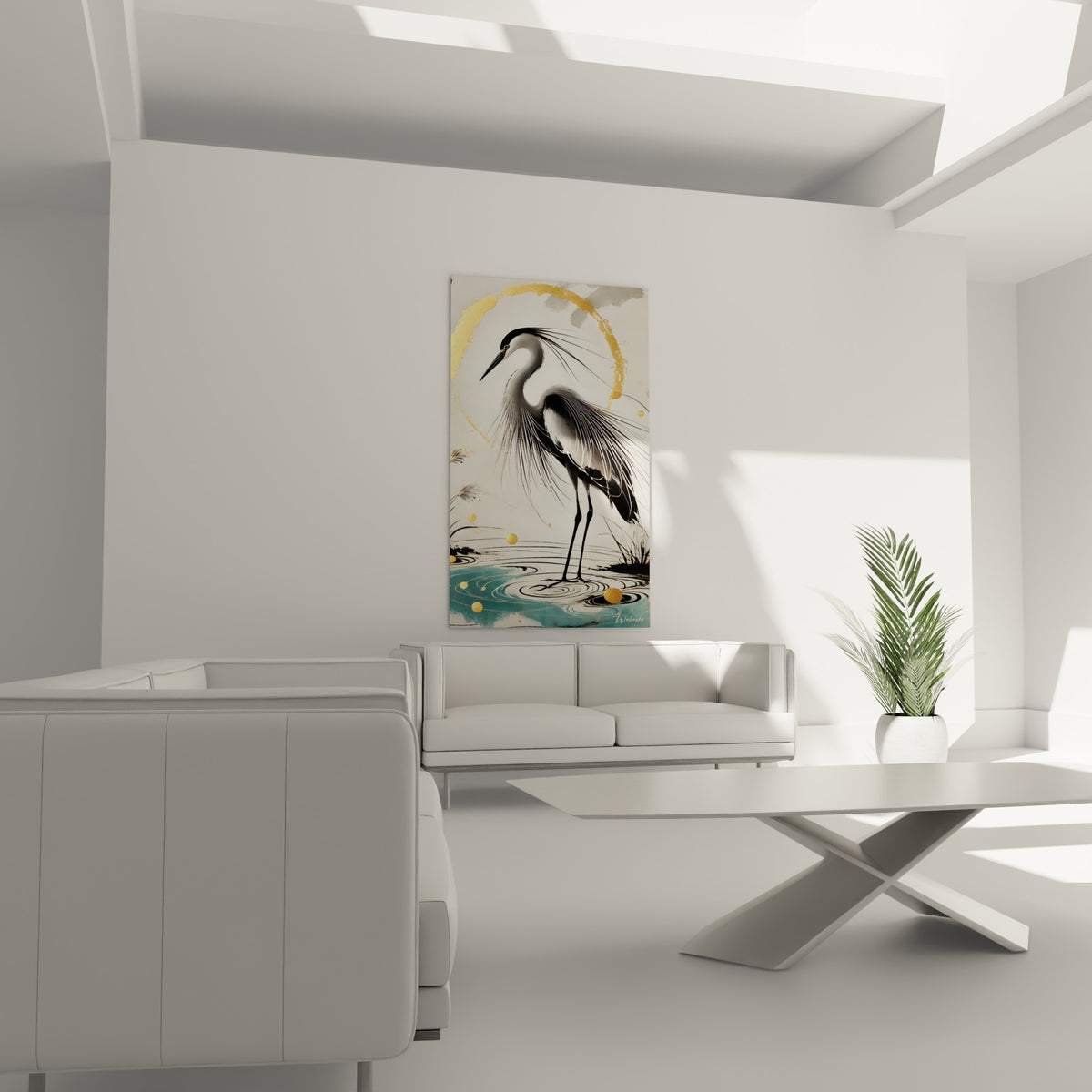 Oiseau gracieux en noir et doré, disposé au-dessus d'un canapé dans un salon lumineux