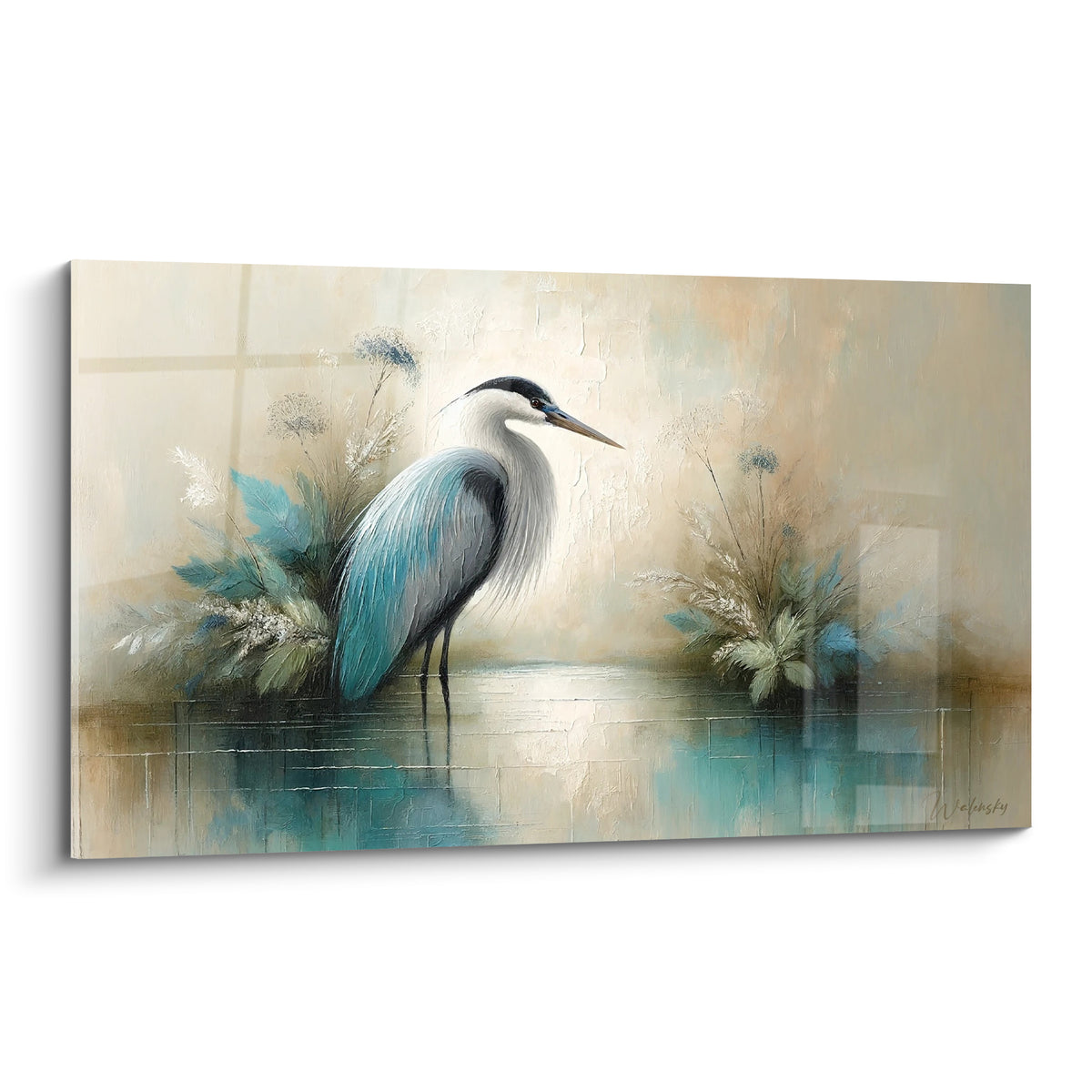 Héron bleu sarcelle et blanc immobile sur toile texturée, fond beige sablé et reflets aquatiques