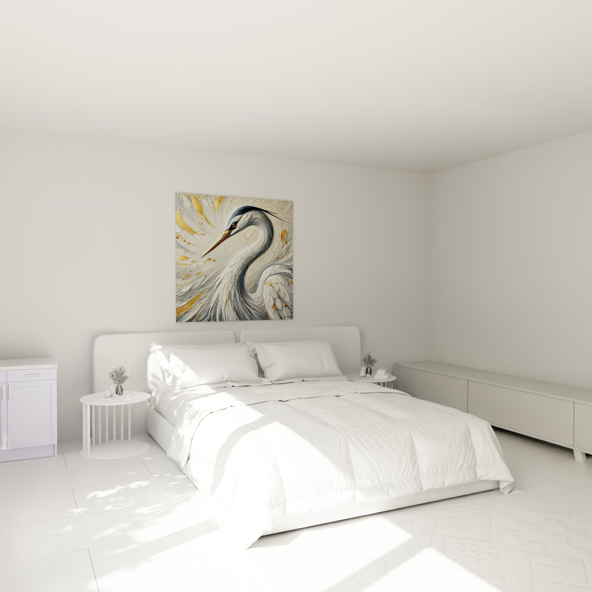Oiseau héron aux plumes anthracite et dorées, accroché au-dessus d'un lit dans une chambre claire.