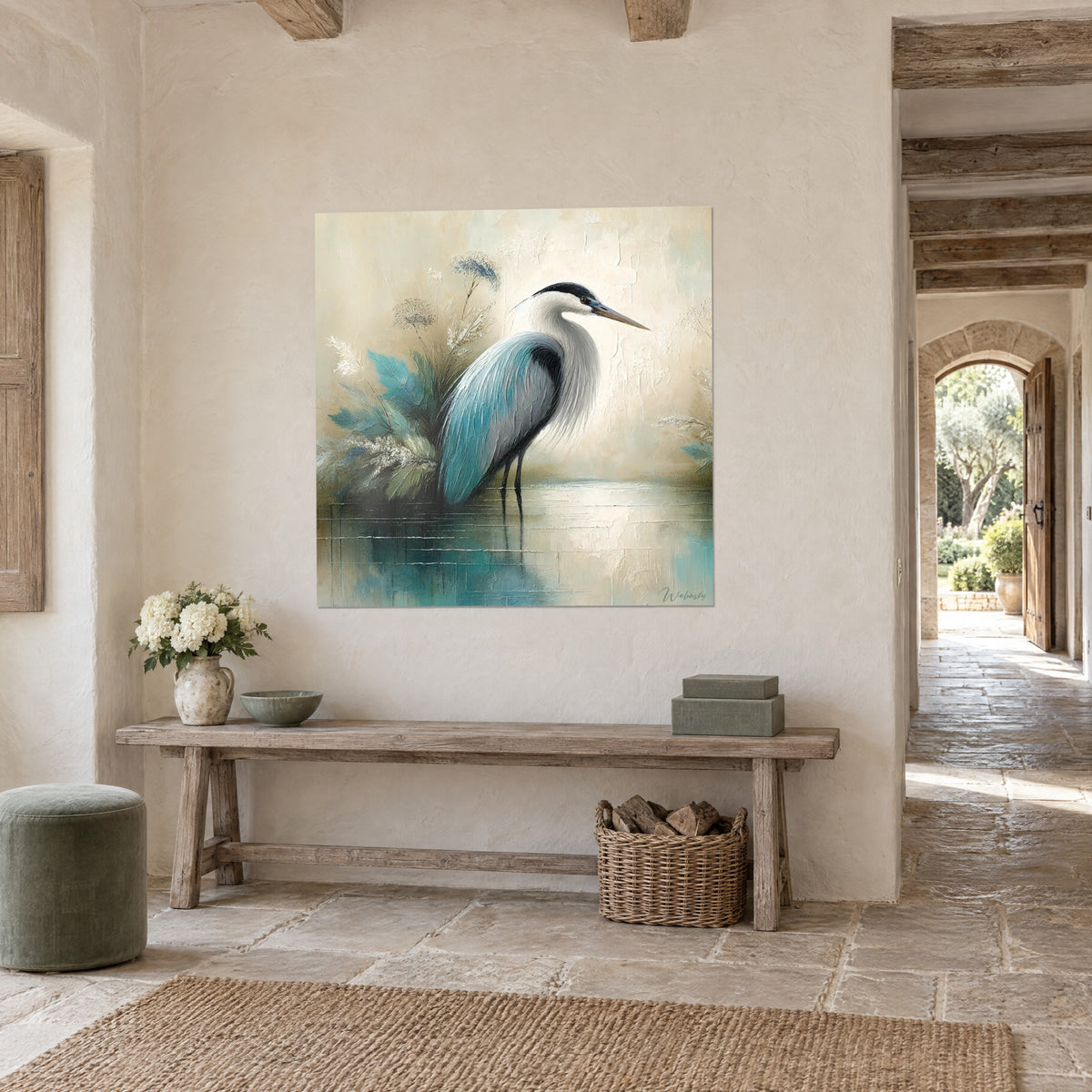 Tableau échassier gris-bleu au long bec, plumage blanc crémeux, eau turquoise, dans une entrée en pierre