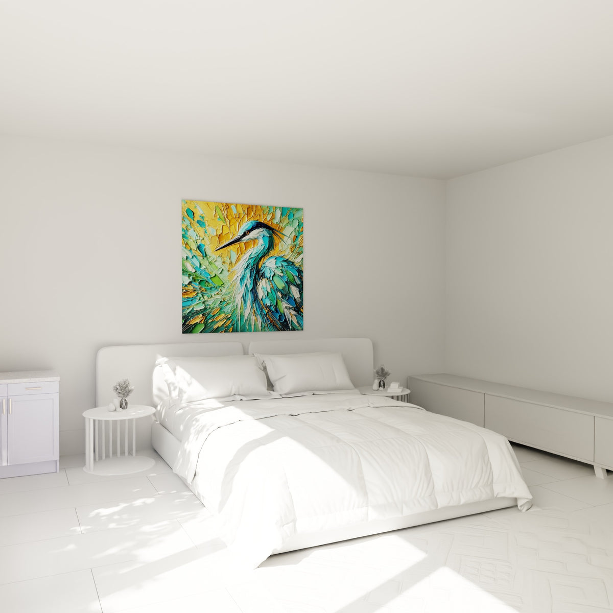 Oiseau échassier turquoise et or aux empâtements épais, au-dessus d'un lit dans une chambre claire