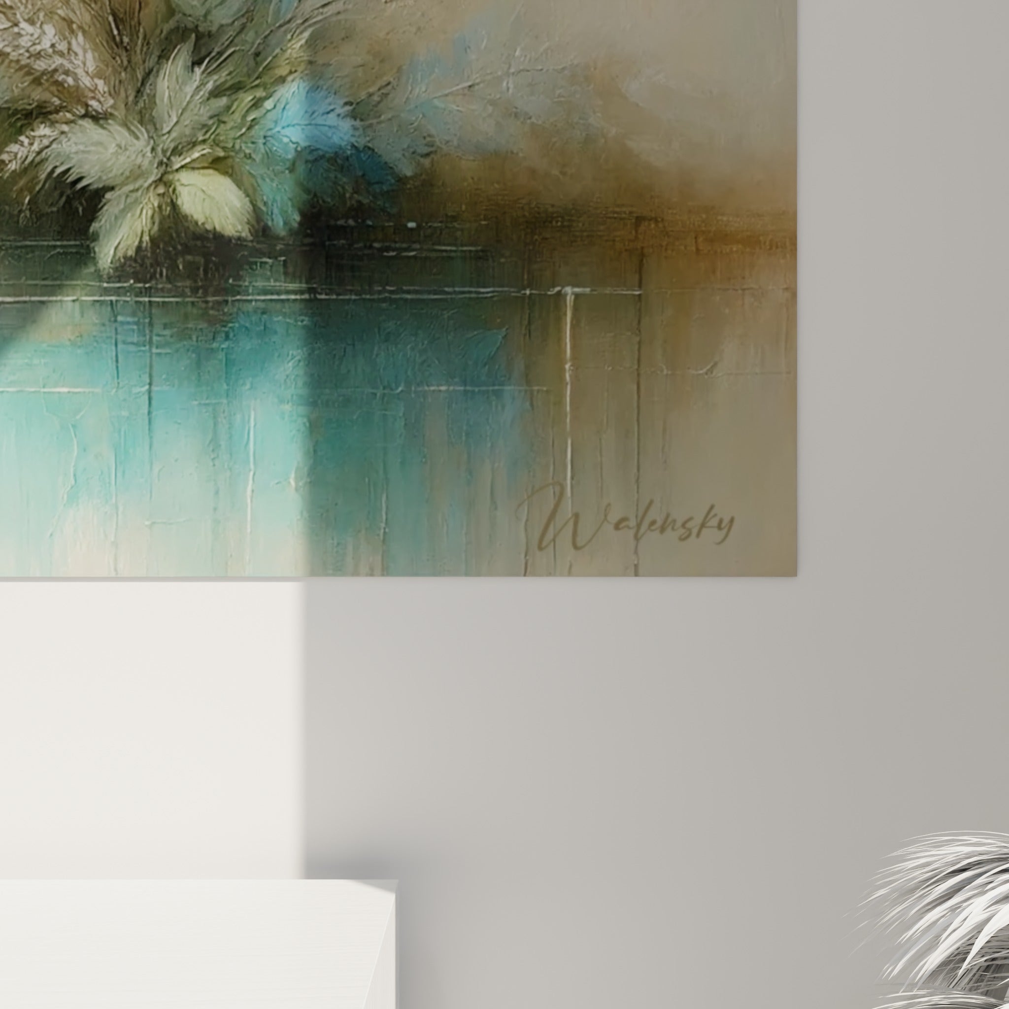 Empâtements de peinture révélant les nuances turquoise et beige du plumage du héron en gros plan