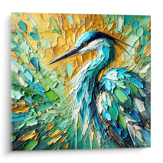 Héron bleu turquoise et doré, plumage texturé, bec fin, œil ambré perçant en gros plan