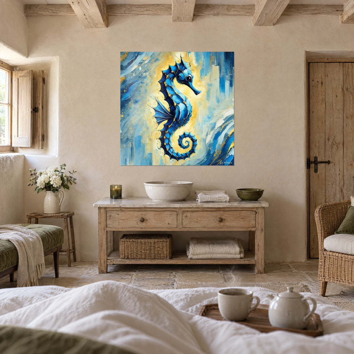 Tableau hippocampe aux nageoires bleu ciel et queue enroulée jaune miel, au-dessus d'un lit dans une chambre claire