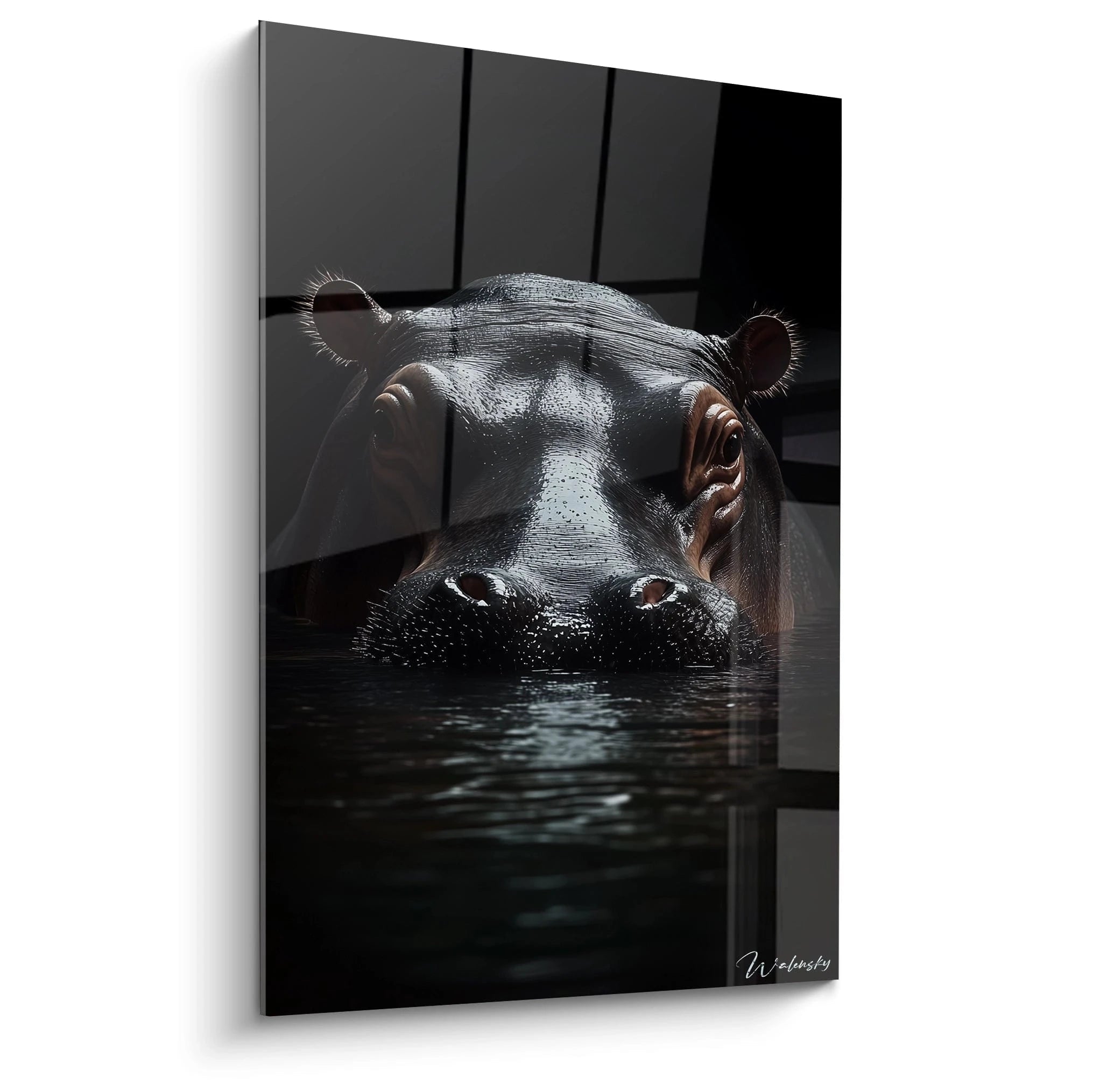 Un tableau hippopotame montrant la tête de l'animal émergeant d'une eau noire, avec une peau grise luisante, des yeux marron expressifs et des narines proéminentes, créant un contraste saisissant sur fond noir profond.
