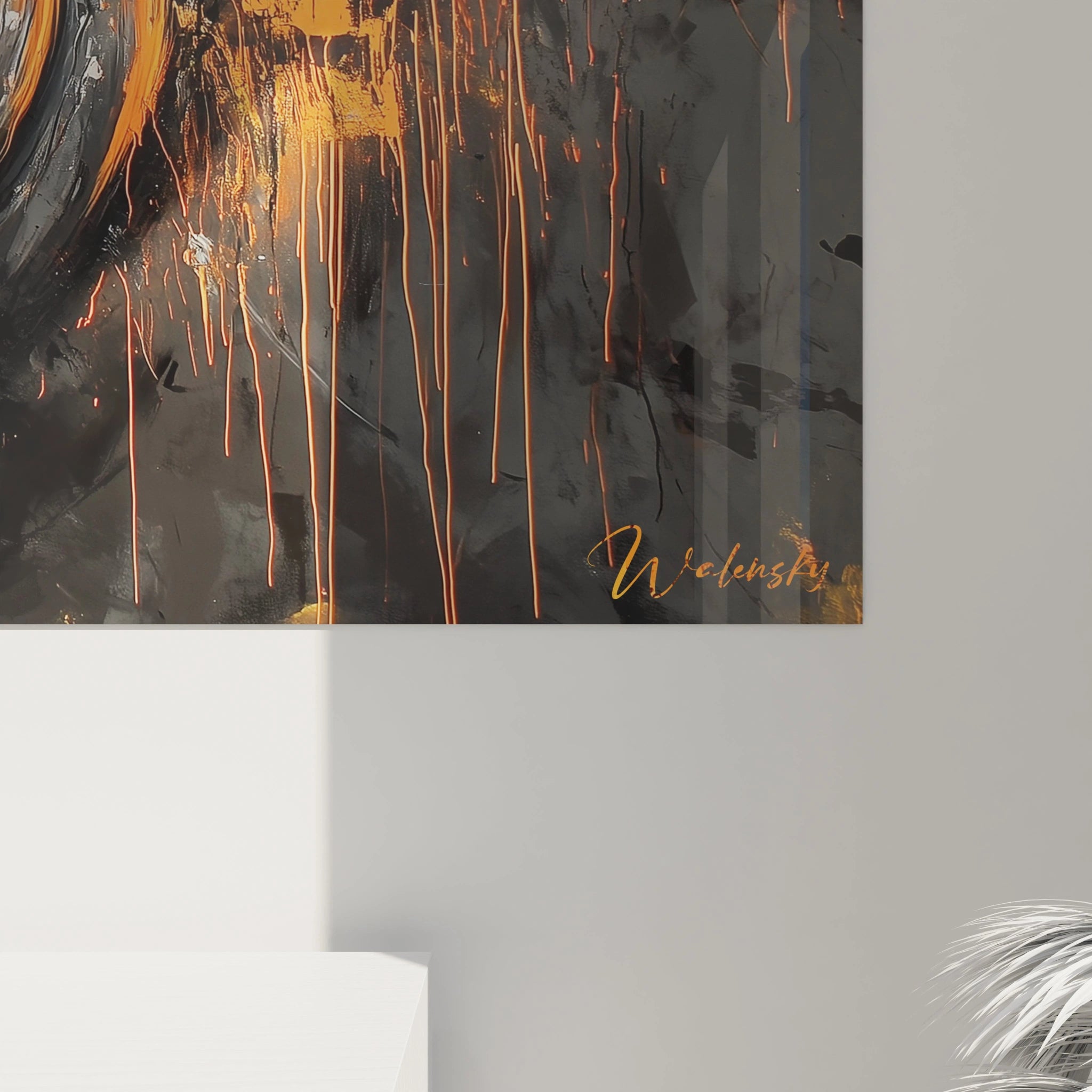 Un tableau hippopotame artistique présentant une vue de profil de l'animal en tons de gris et blanc. L'arrière-plan éclaboussé d'orange vif et de noir crée un contraste dramatique qui met en valeur les détails texturés de la peau.
