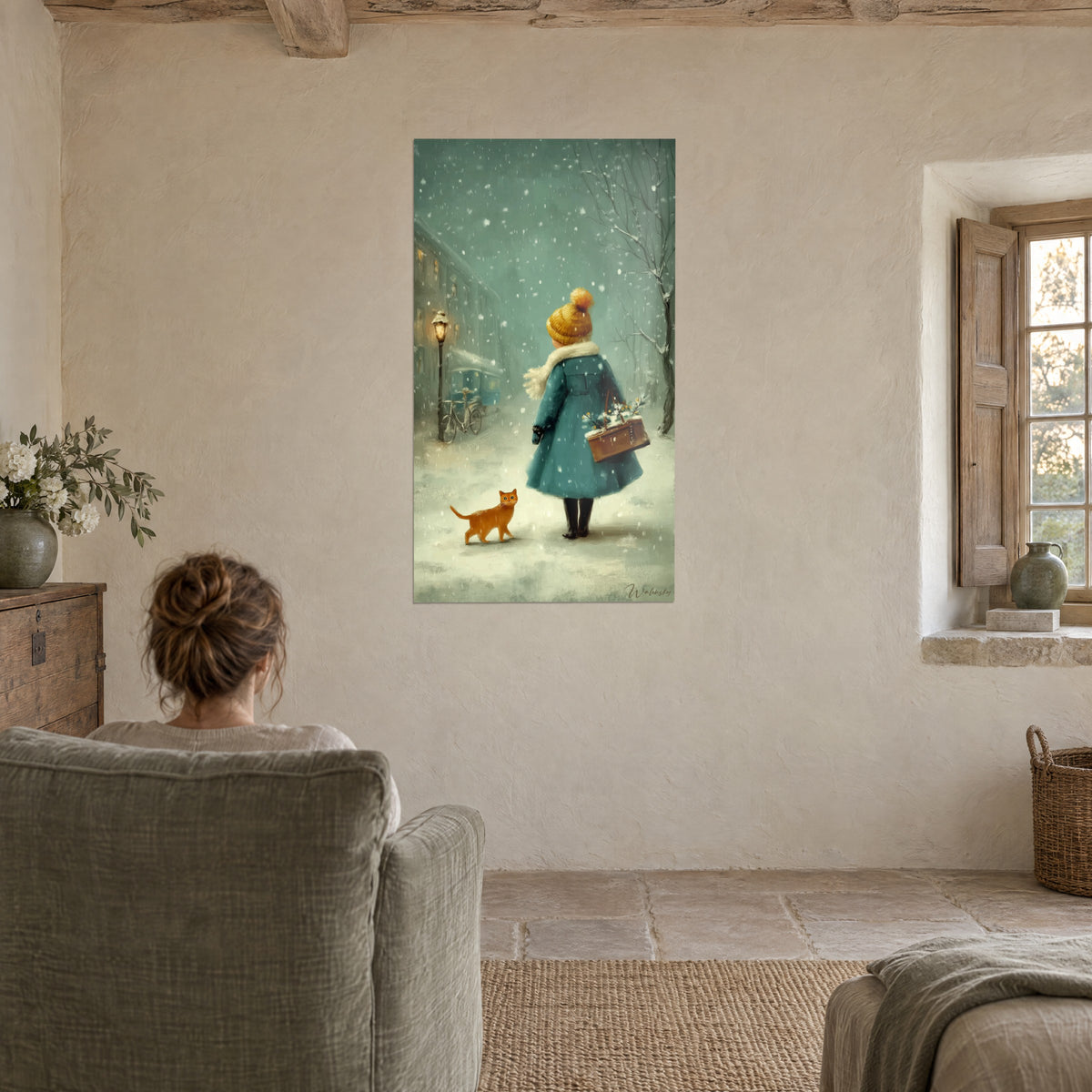 Tableau rue sous la neige, enfant au bonnet doré et panier de branchages enneigés, chat roux, mur de pierre claire et fauteuil vert sauge