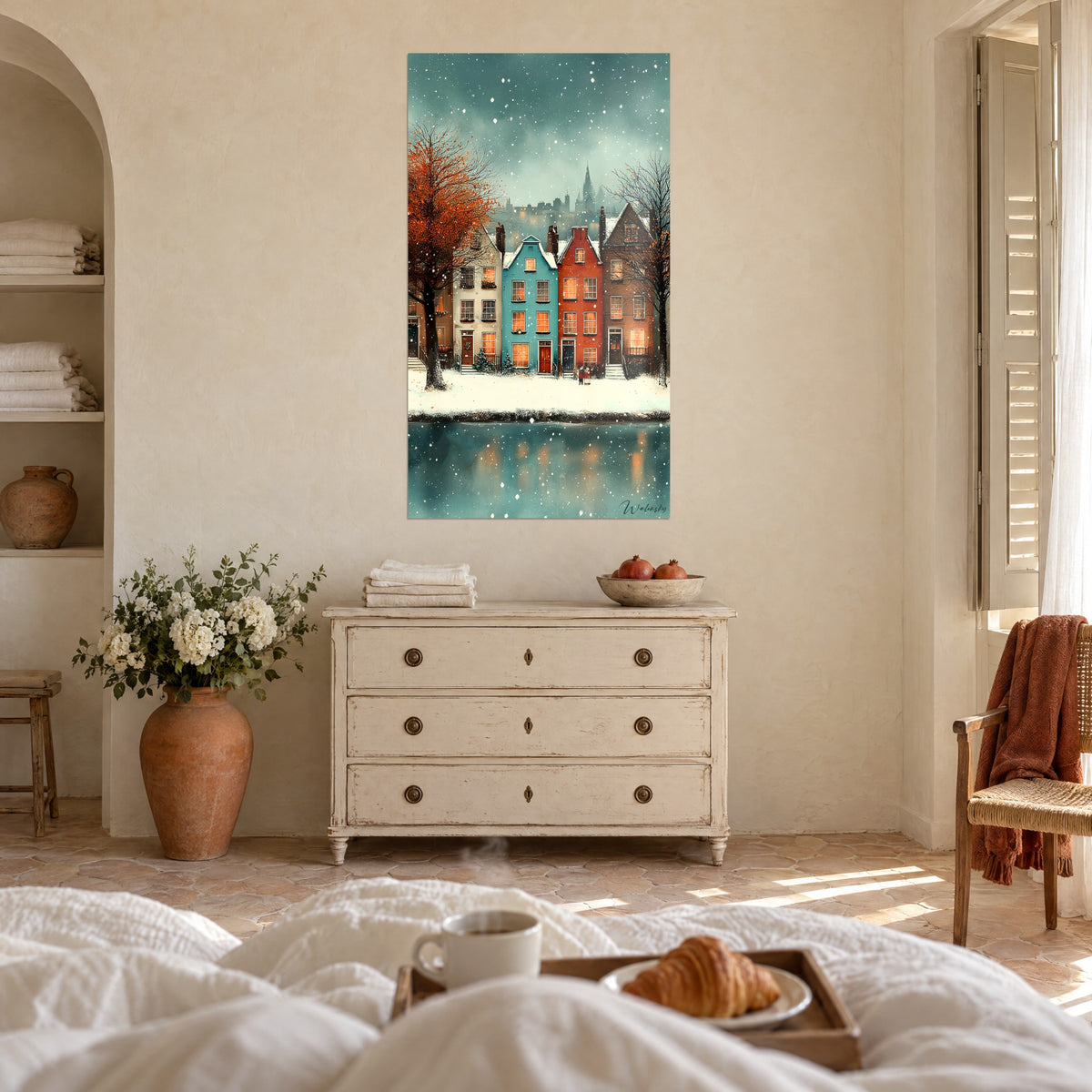 Quadro città invernale con finestre ambrate, case turchesi e ruggine riflesse nell'acqua, sopra un letto in una camera luminosa