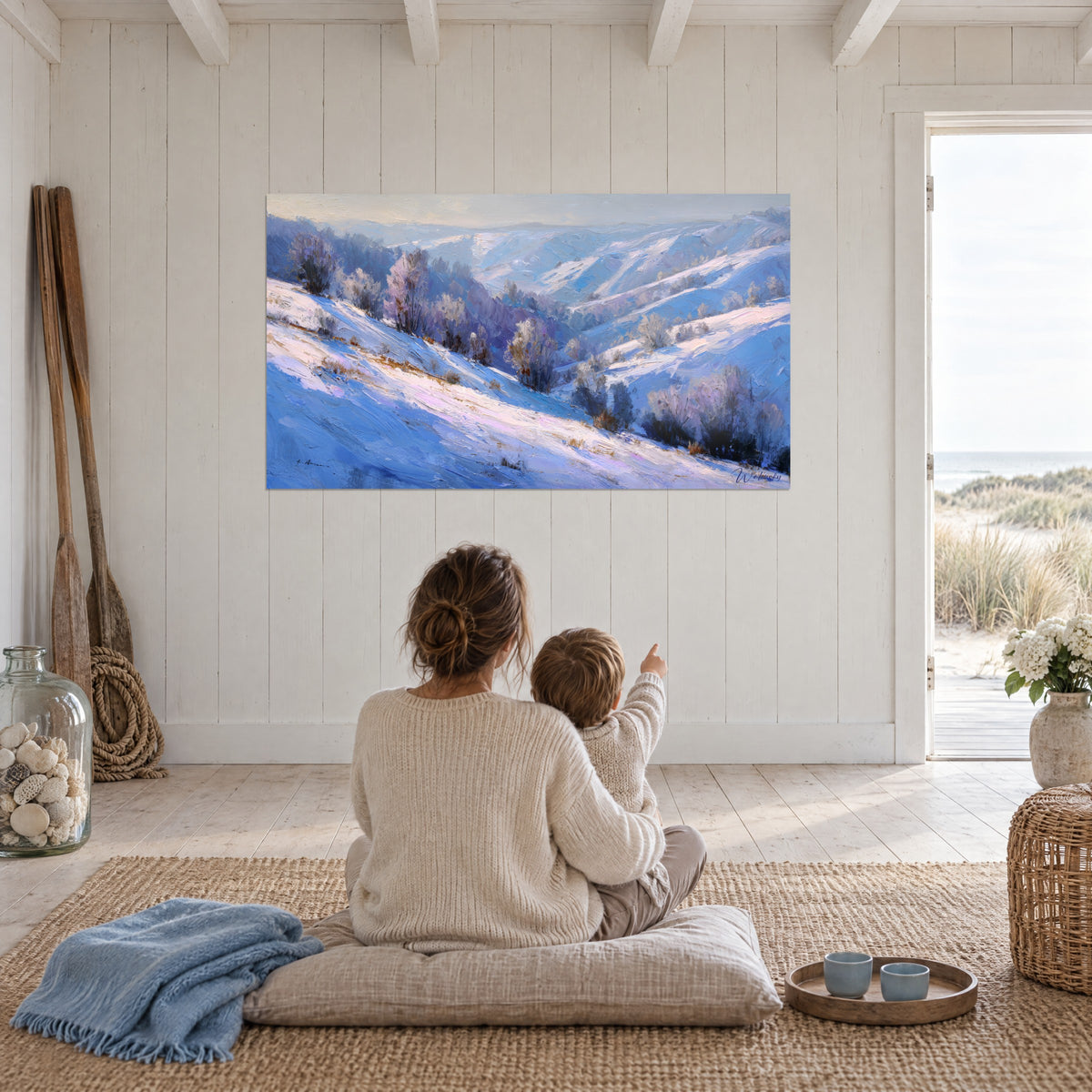 Tableau panorama de vallées glacées bleu acier et rose pâle, buissons givrés, mur blanc, salon face à la mer avec mère et enfant