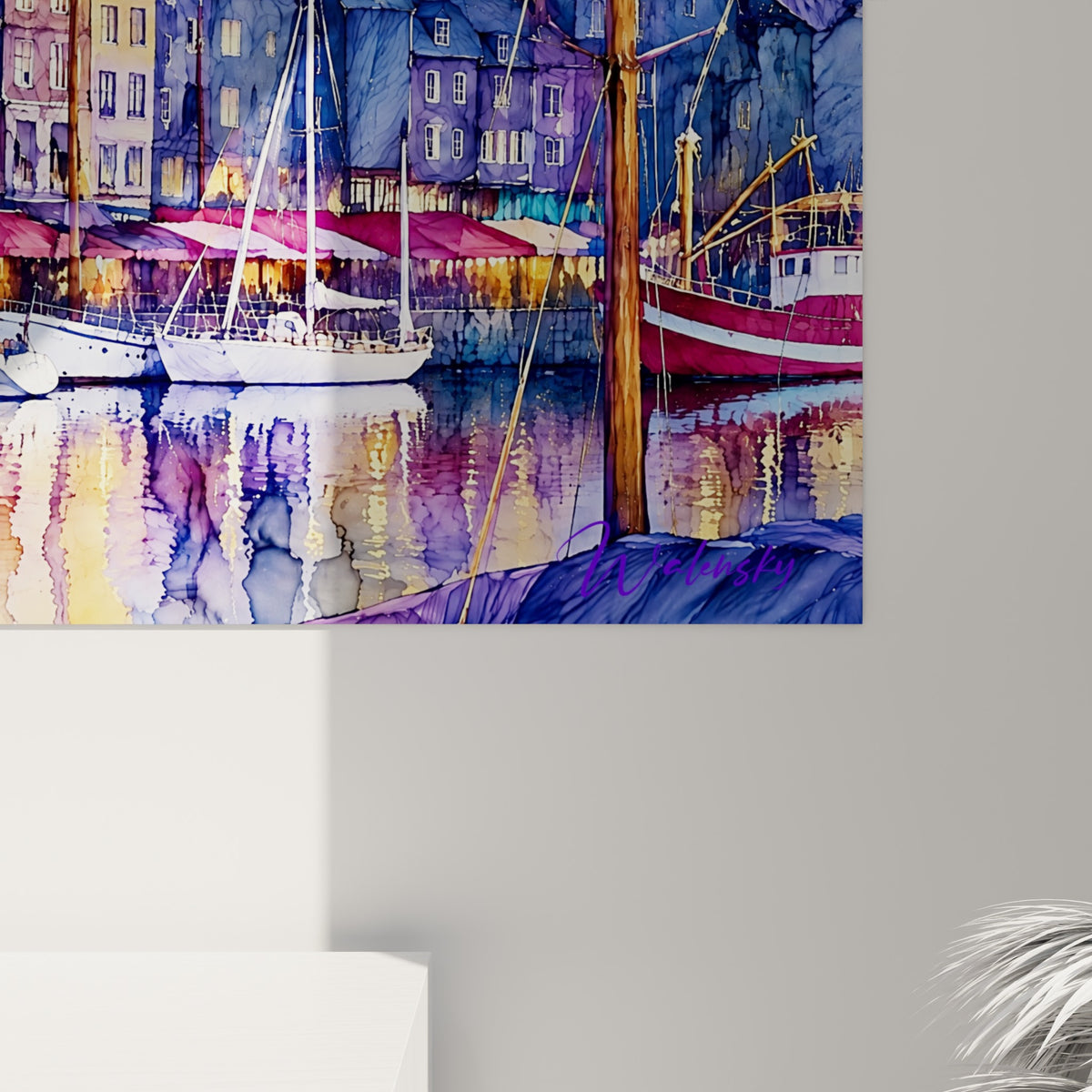 Détail des coulures violettes et dorées du ciel peint, grain visible de l'aquarelle sur toile