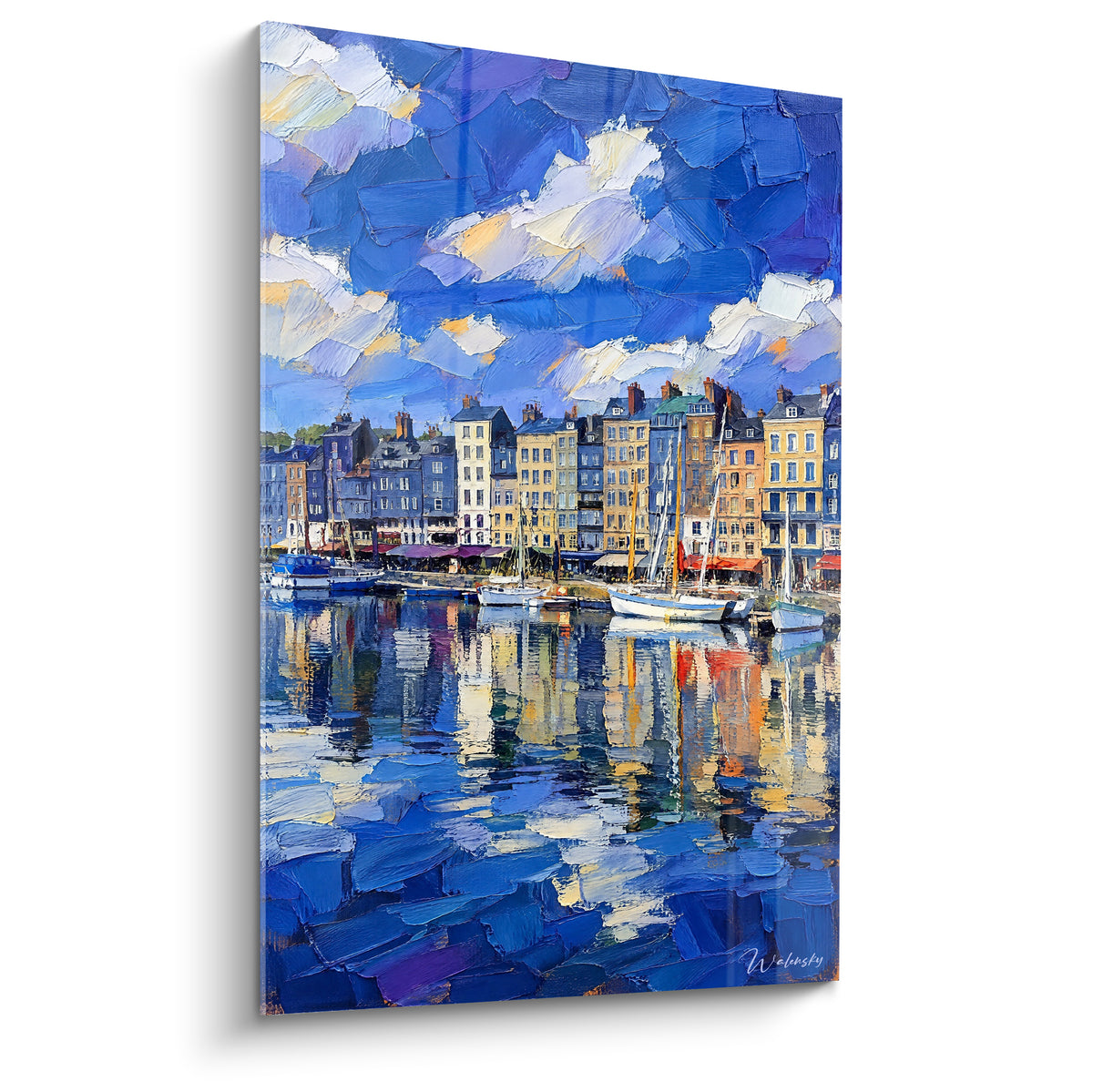 Quadro velieri bianchi e facciate ocra riflessi nell'acqua blu navy di un porto normanno dipinto a spatola