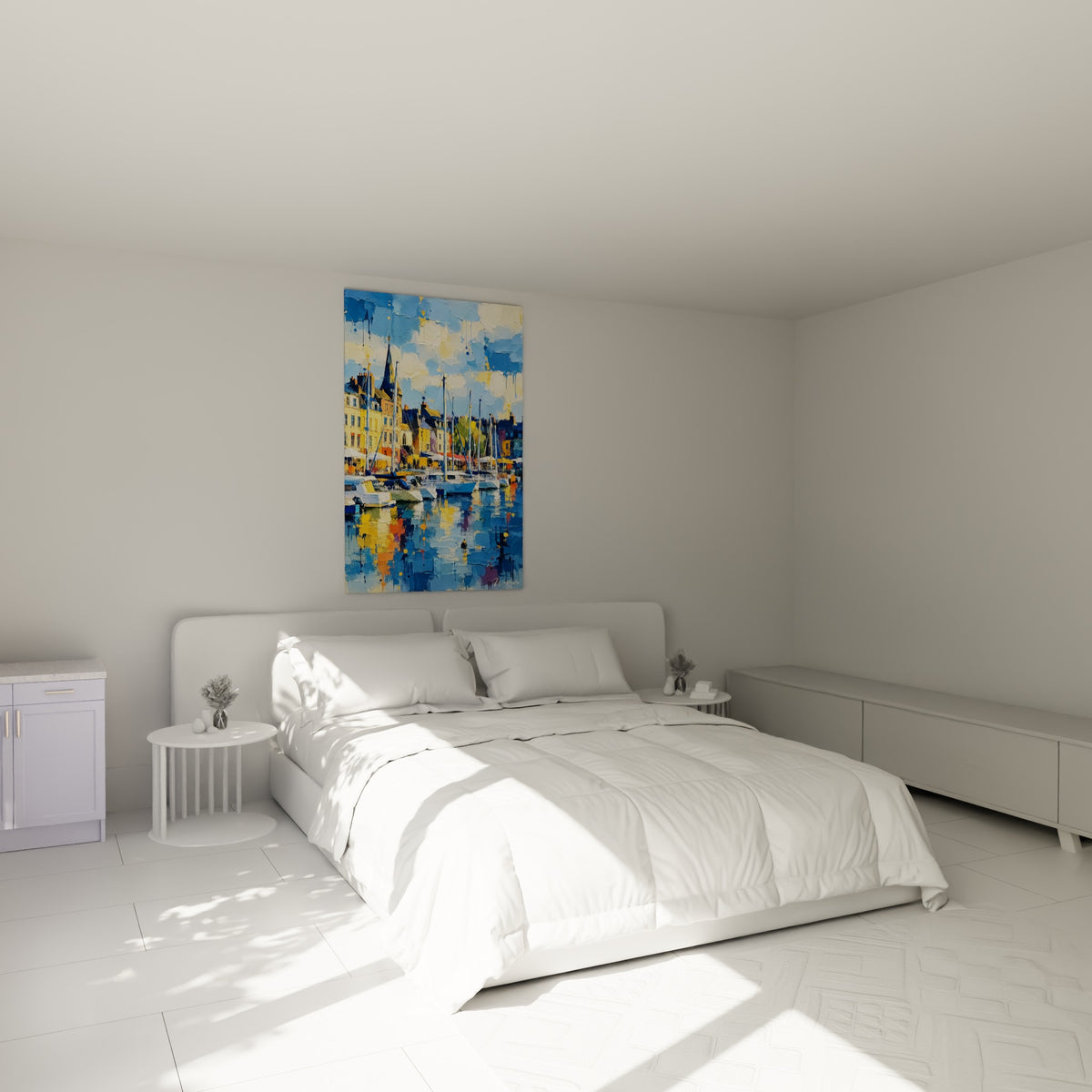Port normand doré et bleu avec voiliers amarrés, accroché au-dessus d'un lit dans une chambre claire