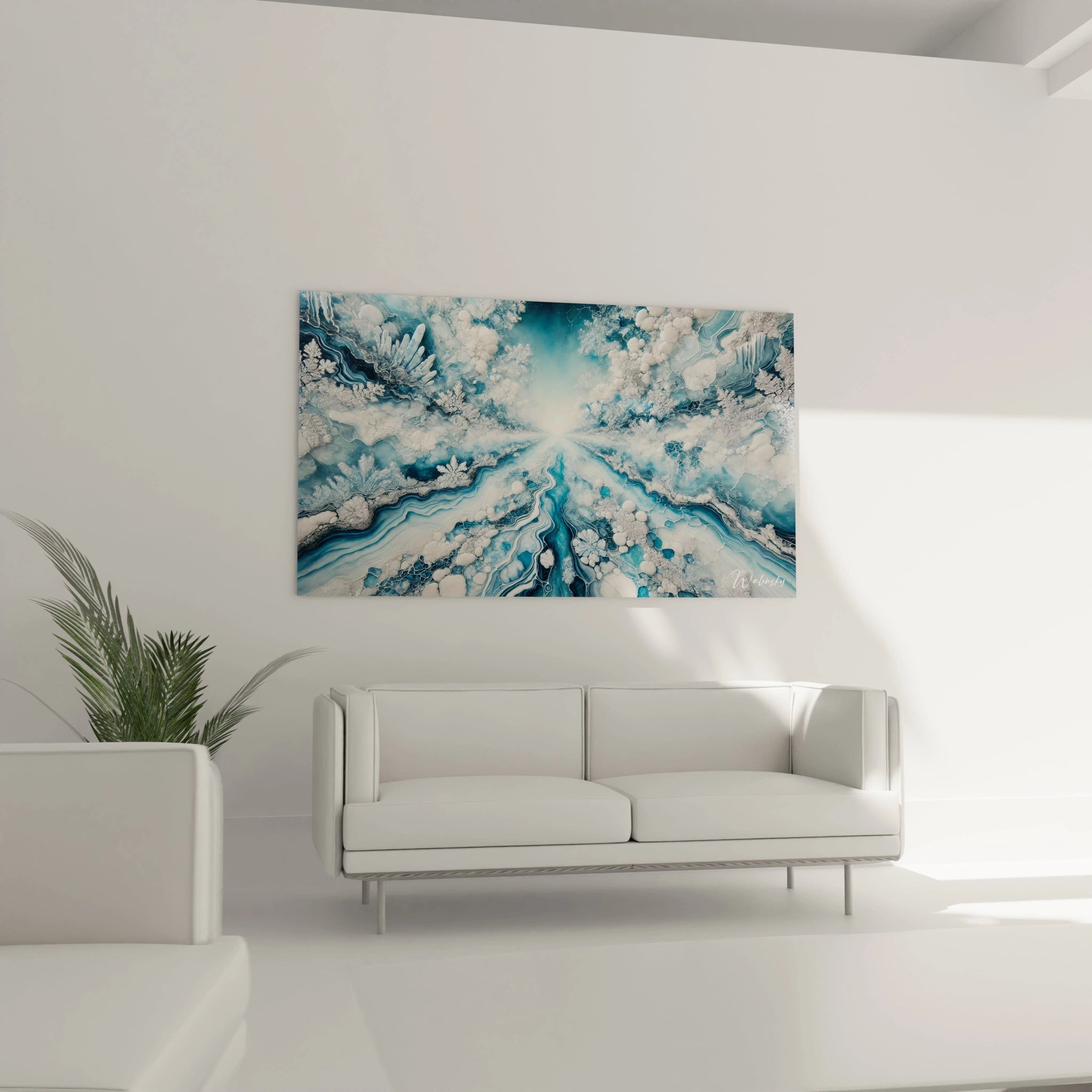 Tableau style epoxy dans le salon, accroché au-dessus du canapé. Ses cristaux argentés et ses nuances de bleu apportent une touche glacée et élégante, créant un contraste apaisant dans l'espace.

