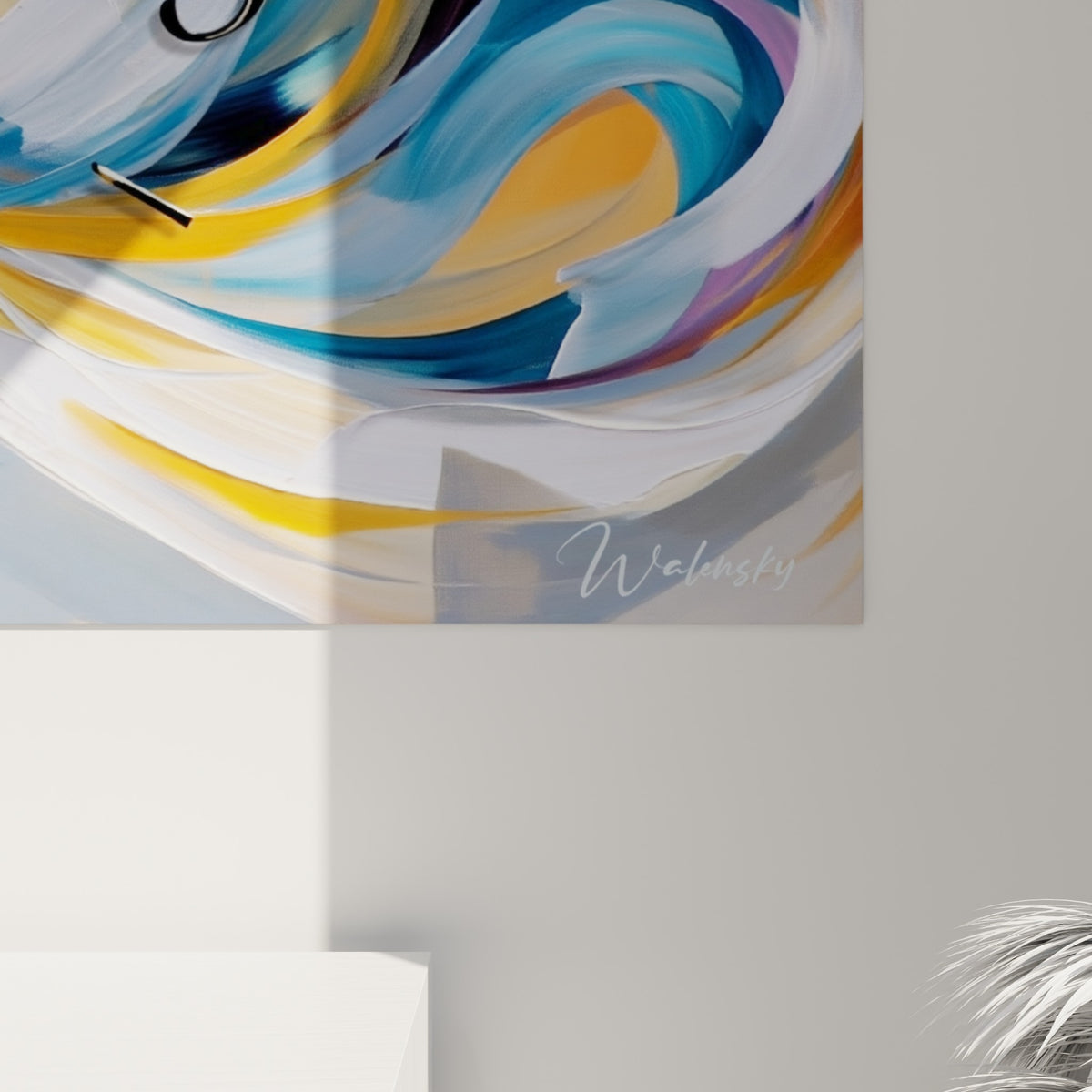 Empâtements et coulures bleu marine, ocre et blanc visibles en gros plan sur la toile de cette horloge