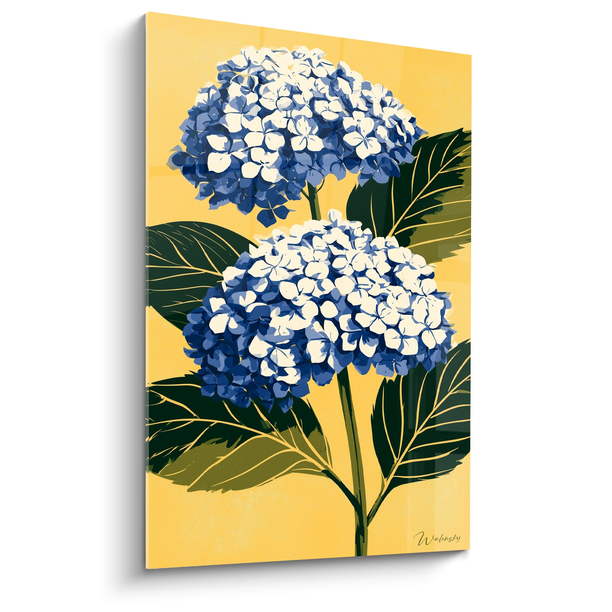 Hortensias bleu marine et blancs sur fond jaune ocre, feuilles vert foncé, style illustratif graphique