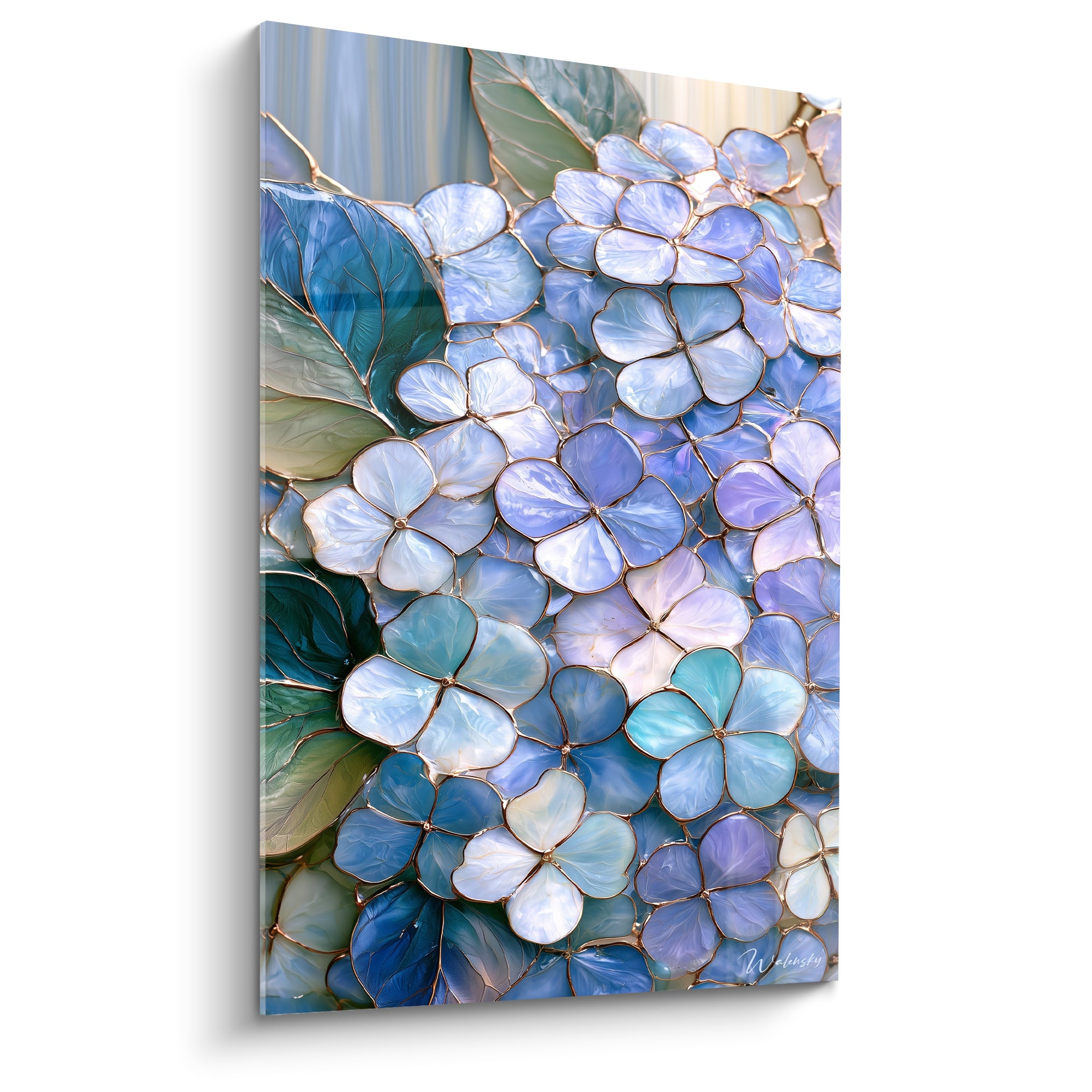 Hortensia bleu et violet nacré façon vitrail, pétales cerclés d'or et feuilles vert sauge
