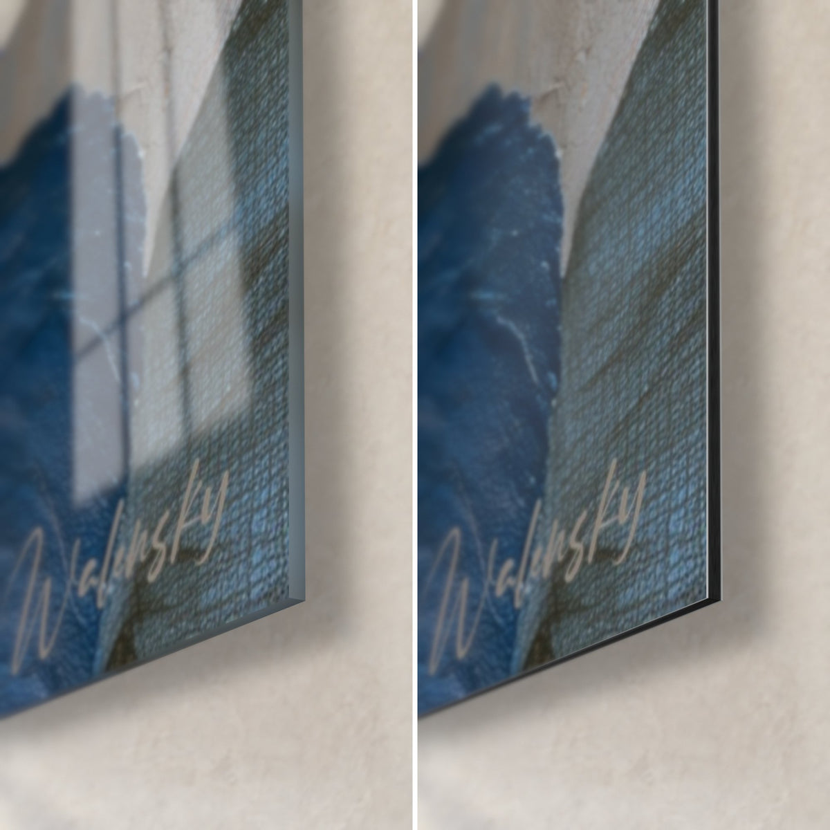 Quadro di fiori di ortensia blu reale, foglia blu notte, firma dorata, vetro acrilico lucido e alluminio Dibond opaco, spessore 3 mm