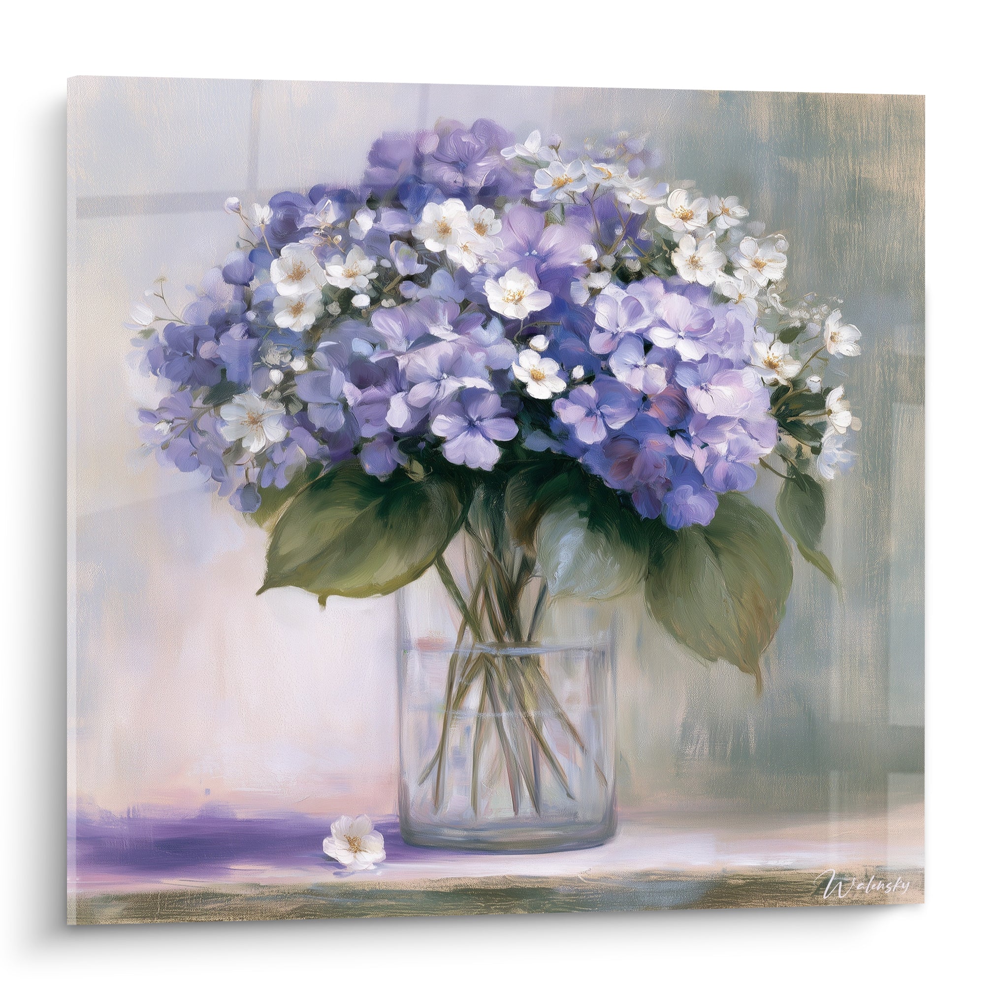 Bouquet d'hortensia mauve et blanc dans un vase transparent, touche picturale généreuse et lumineuse