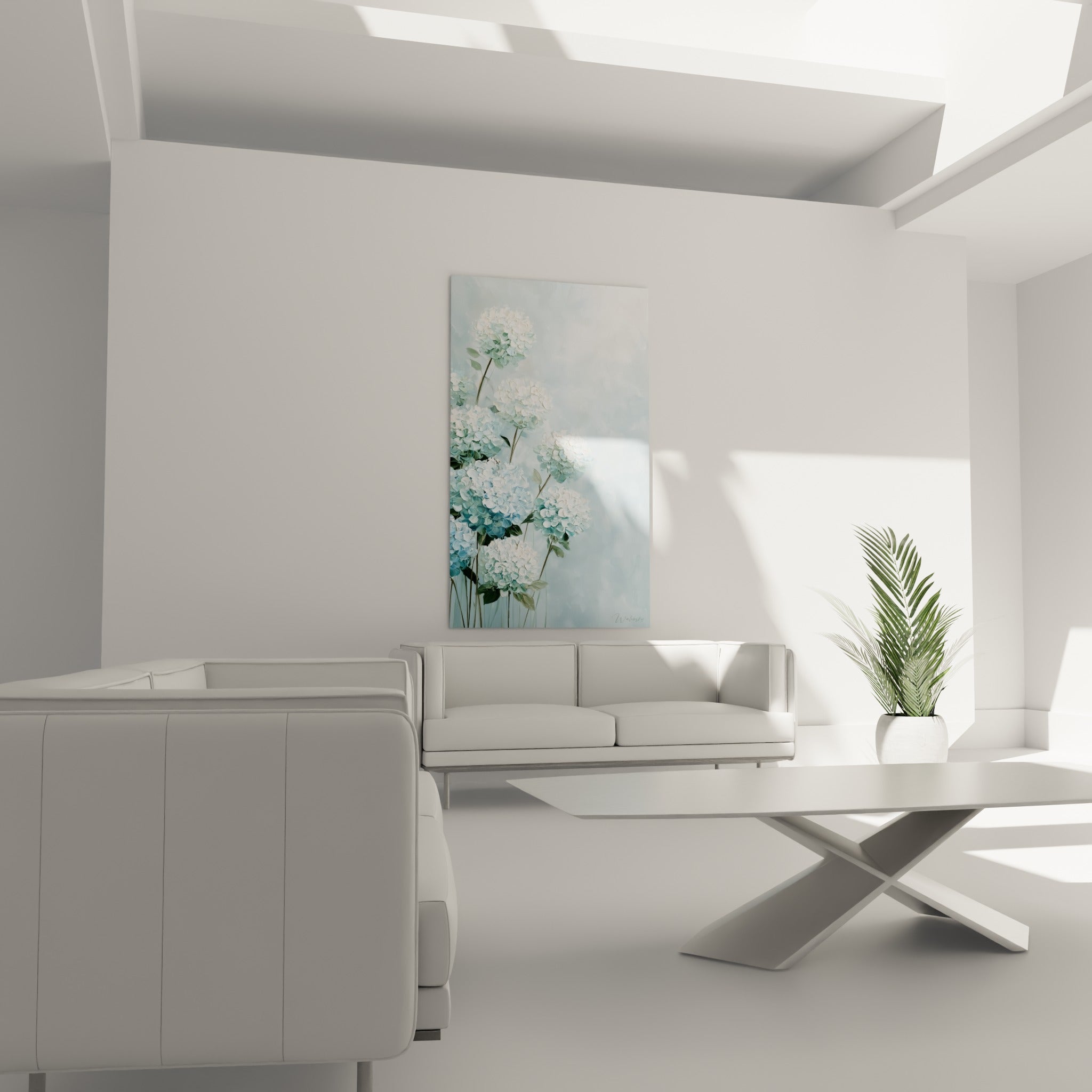 Ombelles d'hortensias blanches et bleutées au-dessus d'un canapé dans un salon lumineux