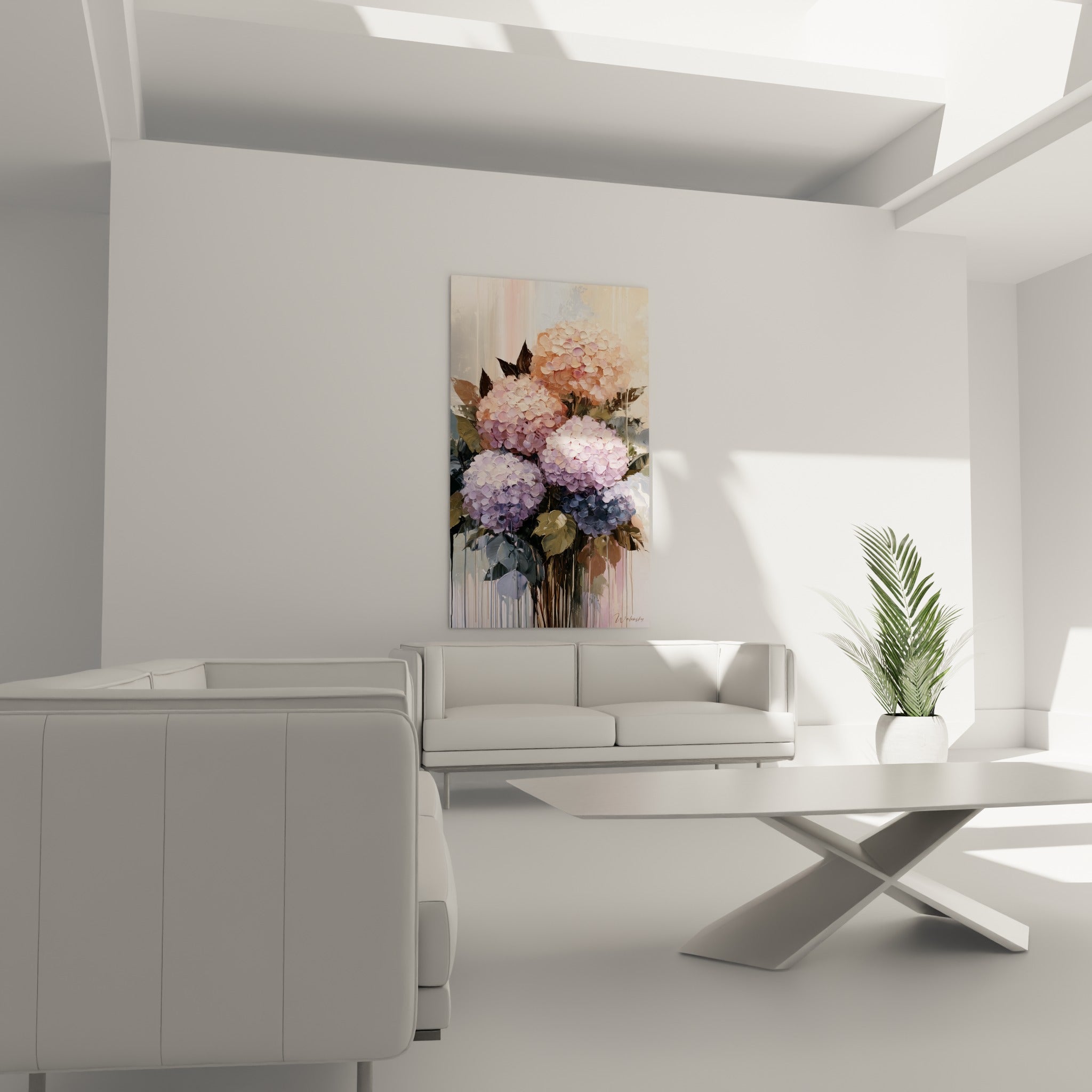 Fleurs d'hortensia pêche et lilas aux pétales texturés au-dessus d'un canapé dans un salon lumineux