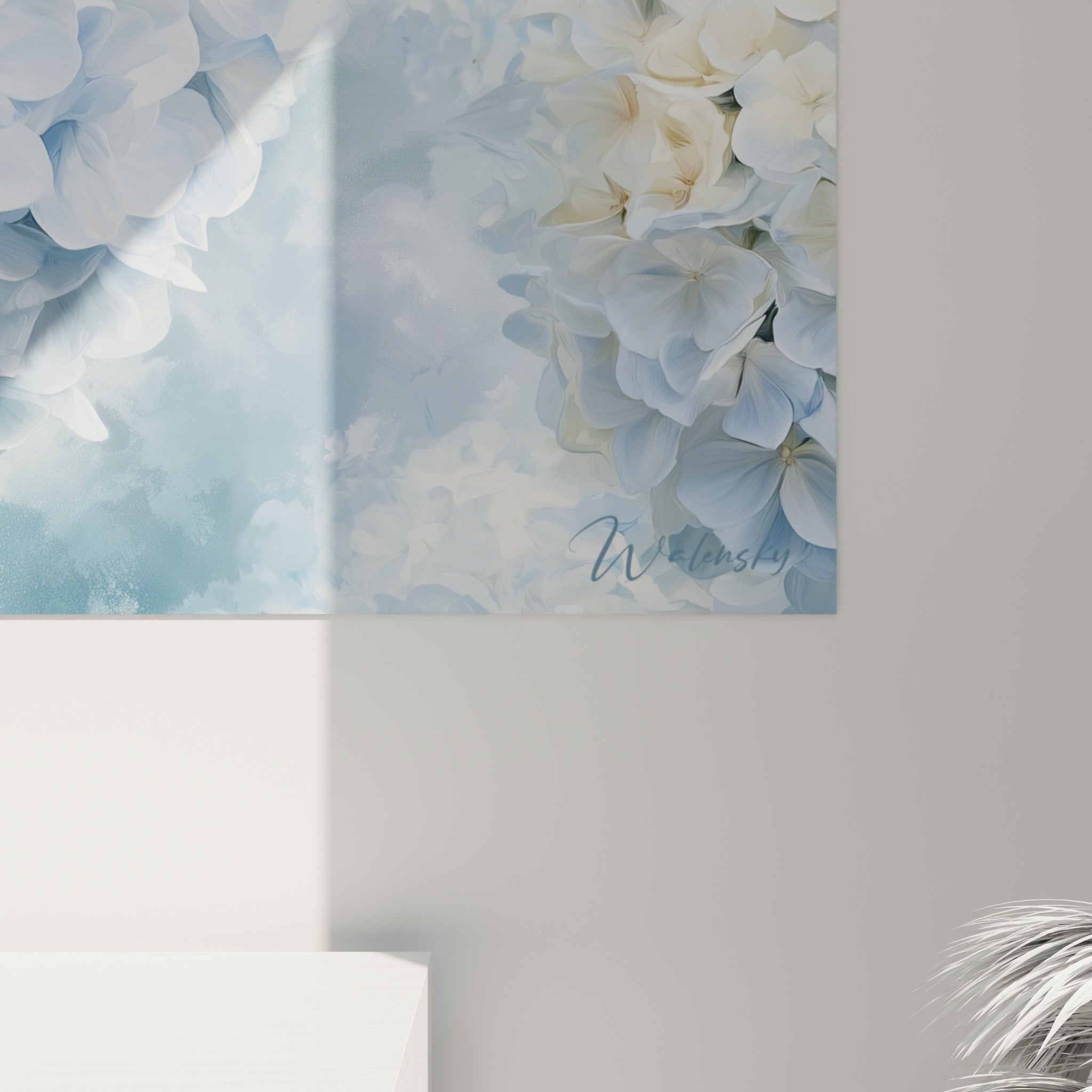 Pétales d'hortensia texturés révélant nuances bleu pastel et blanc nacré en gros plan sur la toile