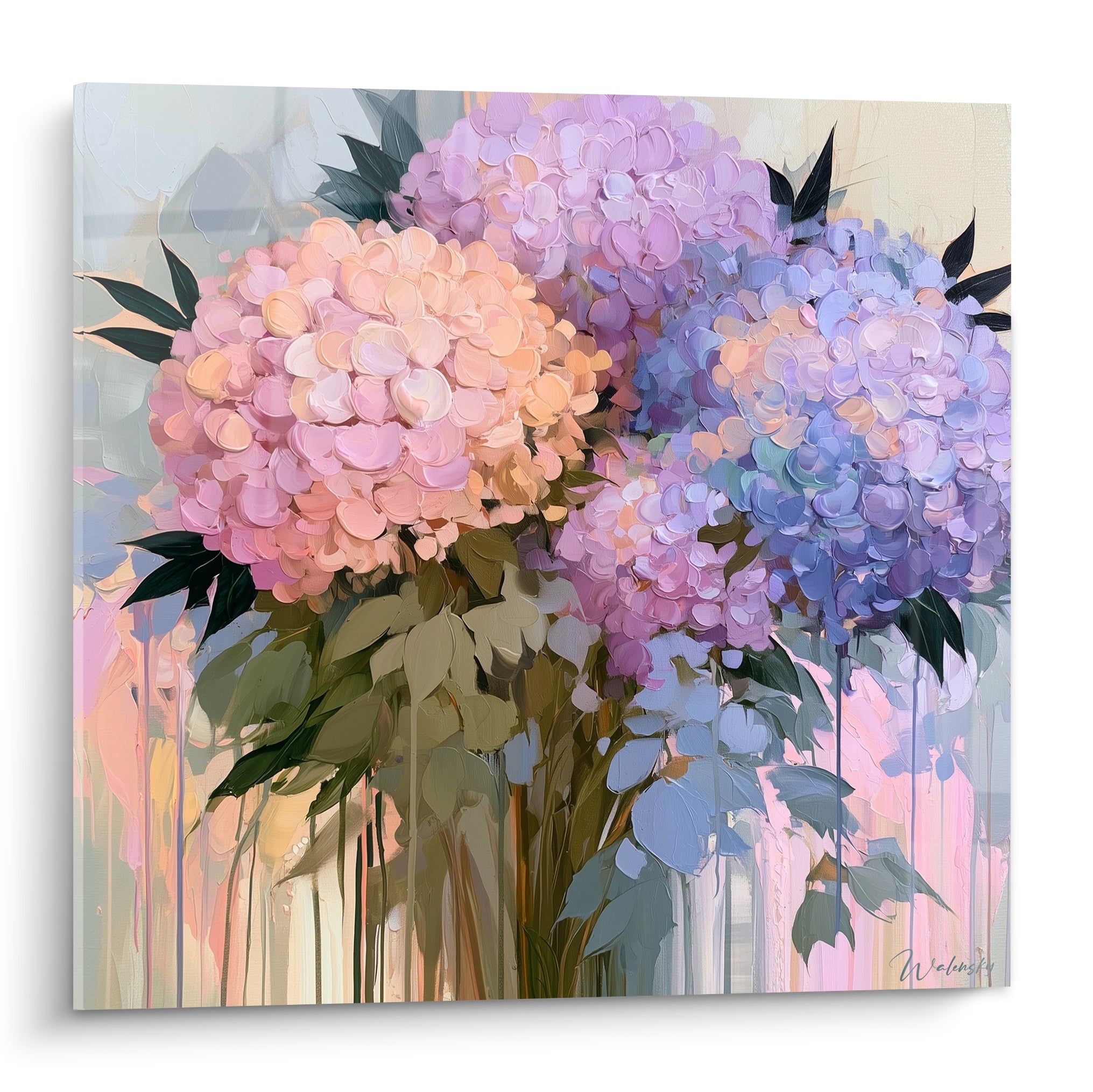 Hortensias roses, lavande et bleus peints en larges touches impressionnistes sur fond clair coulé