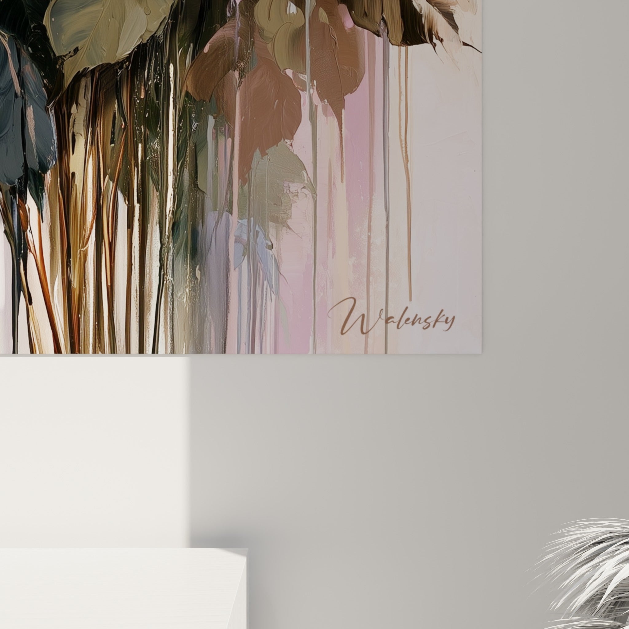 Empâtements de peinture sur pétales mauves et roses, coulures fines visibles sur la toile d'hortensia