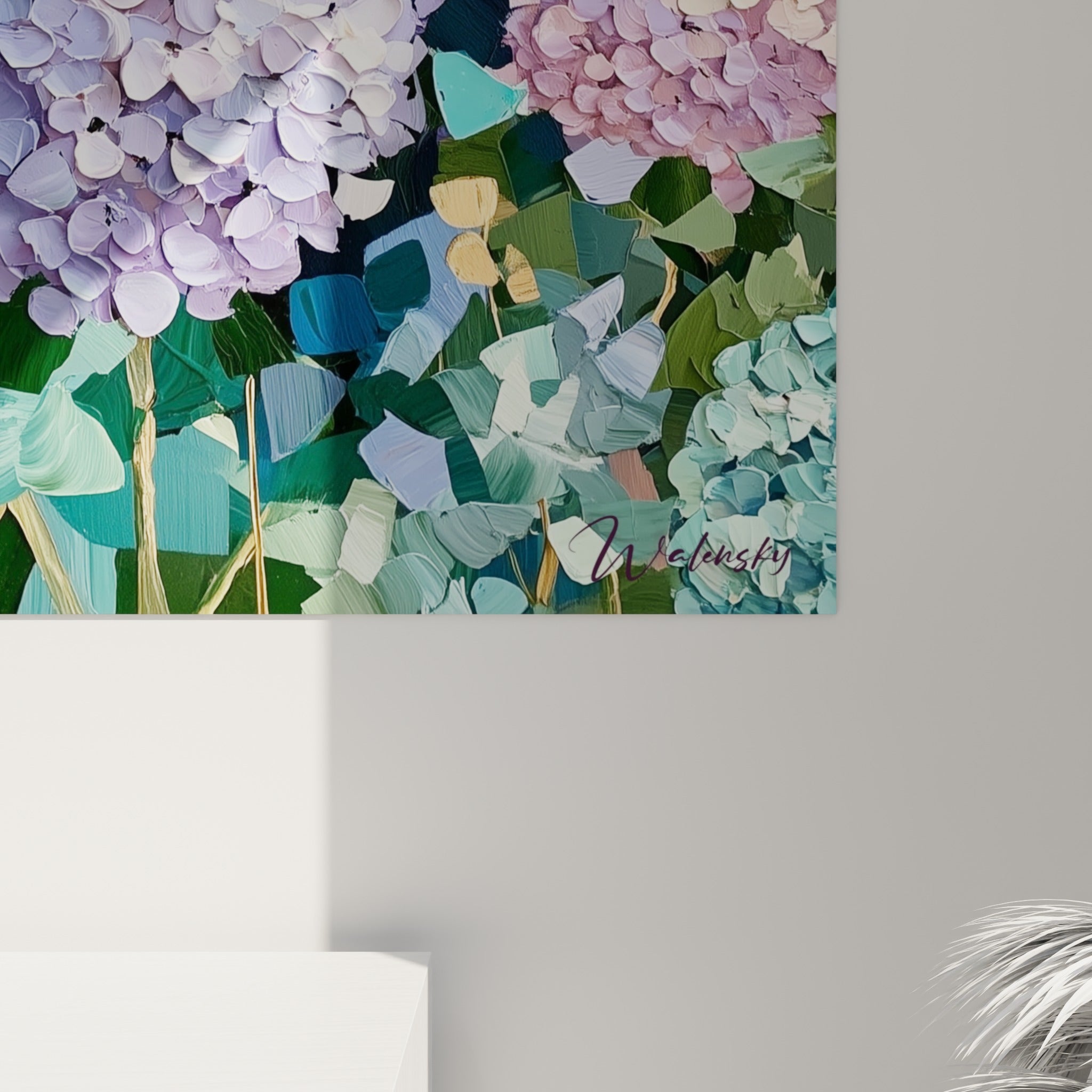 Empâtements épais de peinture mauve et dorée révélant le grain texturé des pétales d'Hortensia