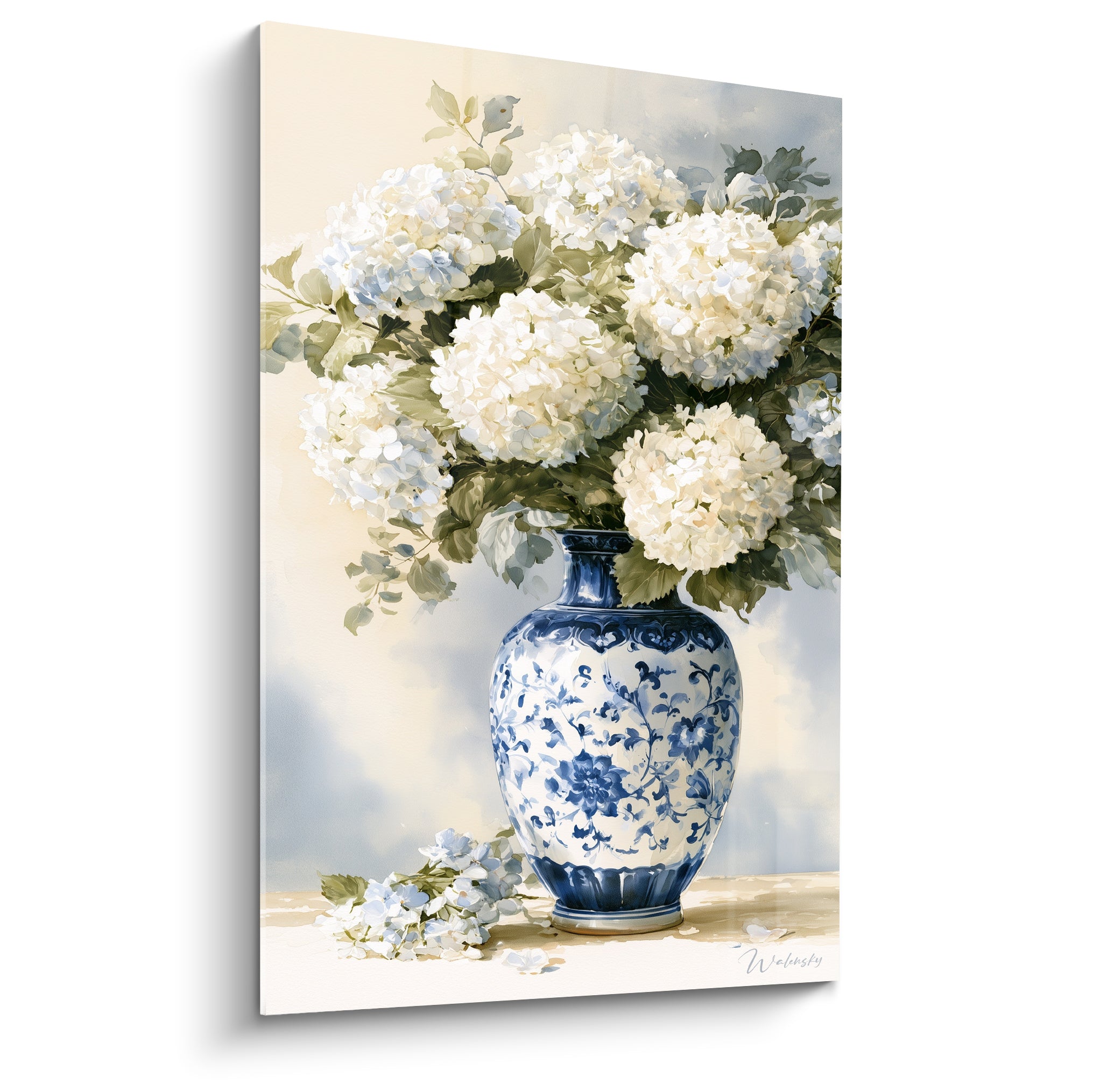 Hortensias blancs et bleu pâle dans un vase en porcelaine bleu et blanc, aquarelle raffinée