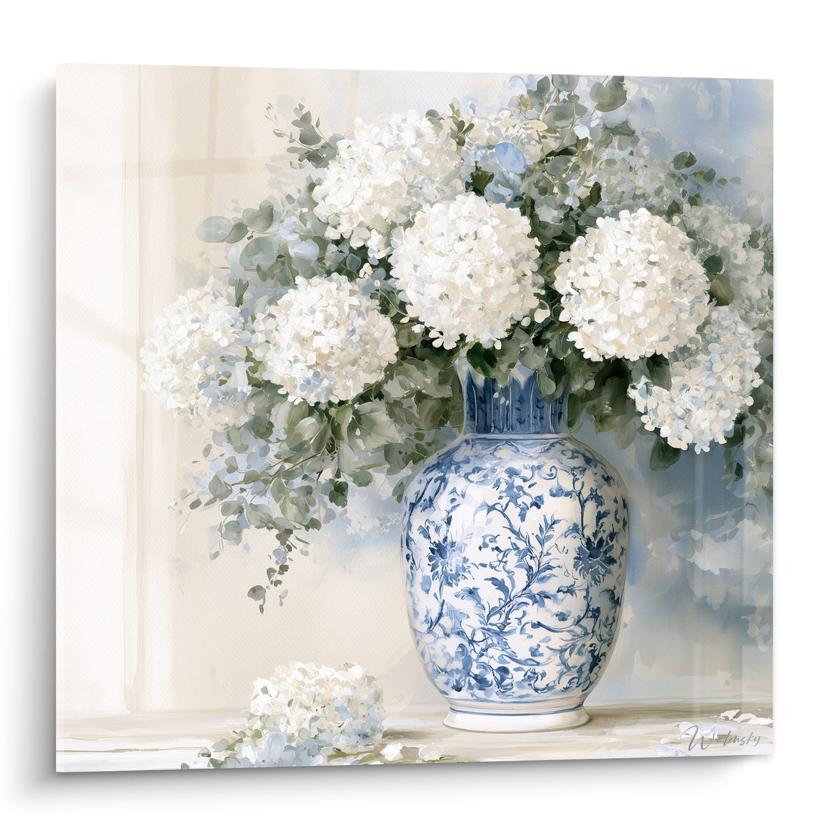 Hortensia blanc en vase de porcelaine bleu marine, bouquet peint sur fond beige clair