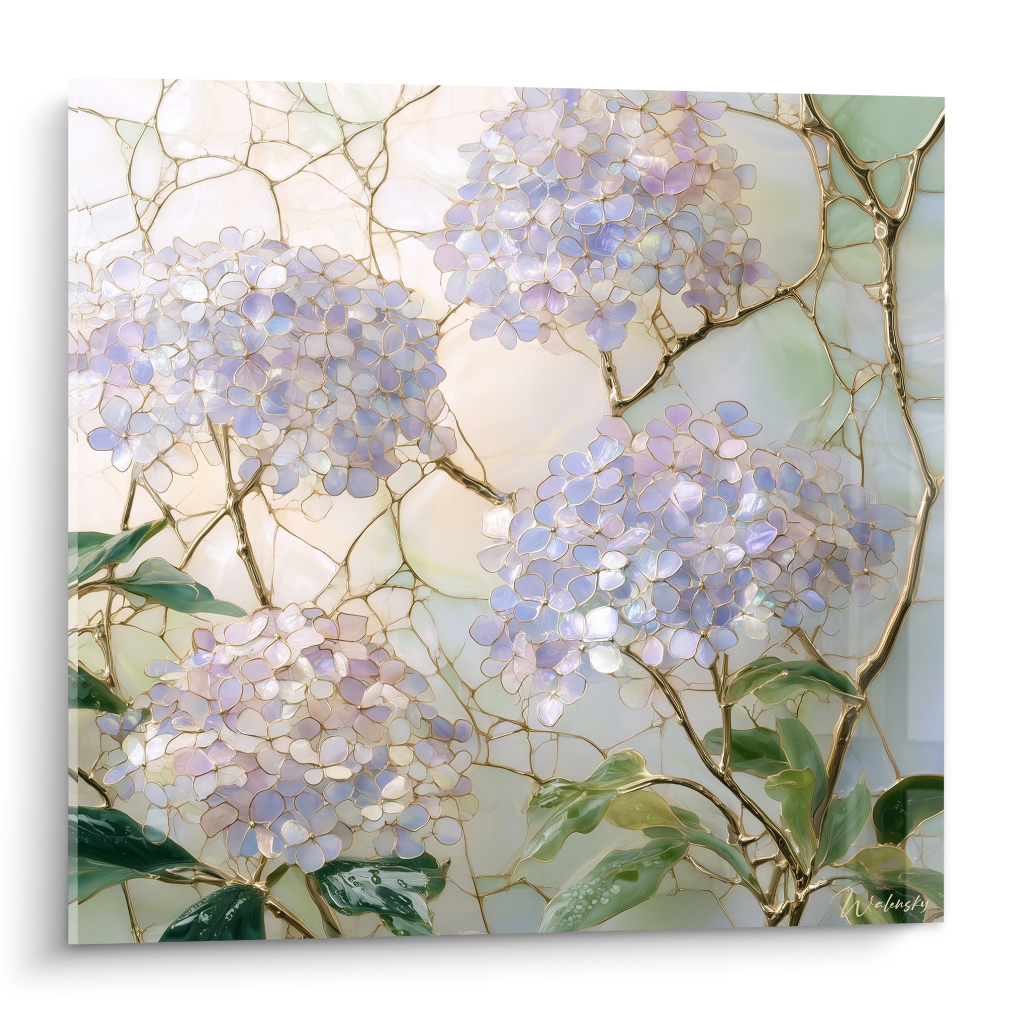 Hortensia mauve et doré en vitrail, pétales nacrés sur fond crème et vert sauge lumineux
