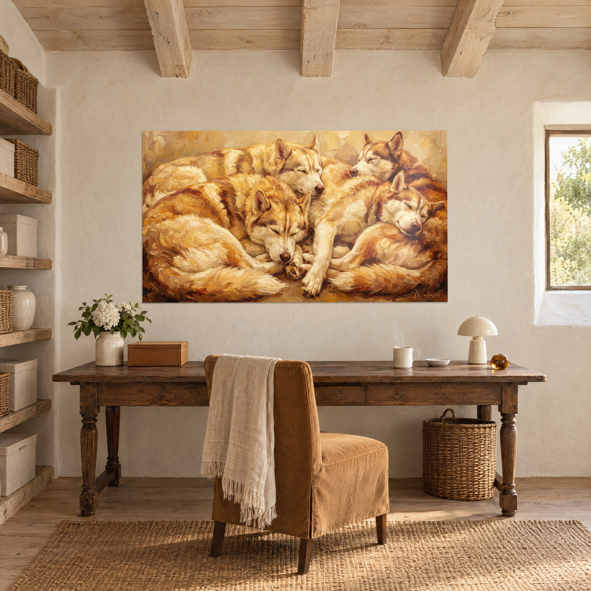 Cuadro perros nórdicos durmiendo hocico con hocico, tonos mostaza y beige, pared enlucida de un despacho bajo vigas de madera
