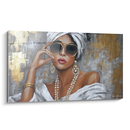 Tableau femme élégante blanc or avec un chapeau, lunettes de soleil et bijoux scintillants