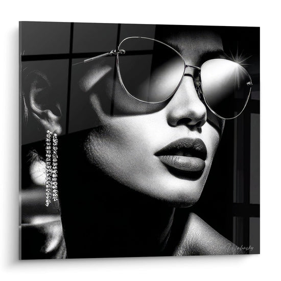 Tableau mural icône fashion en noir et blanc avec femme portant des lunettes de soleil élégantes