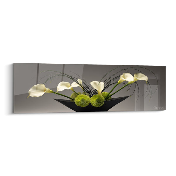 Cuadro arreglo floral lirios blancos y crisantemos verdes sobre fondo taupé - Armonía Floral - Edición Ikebana