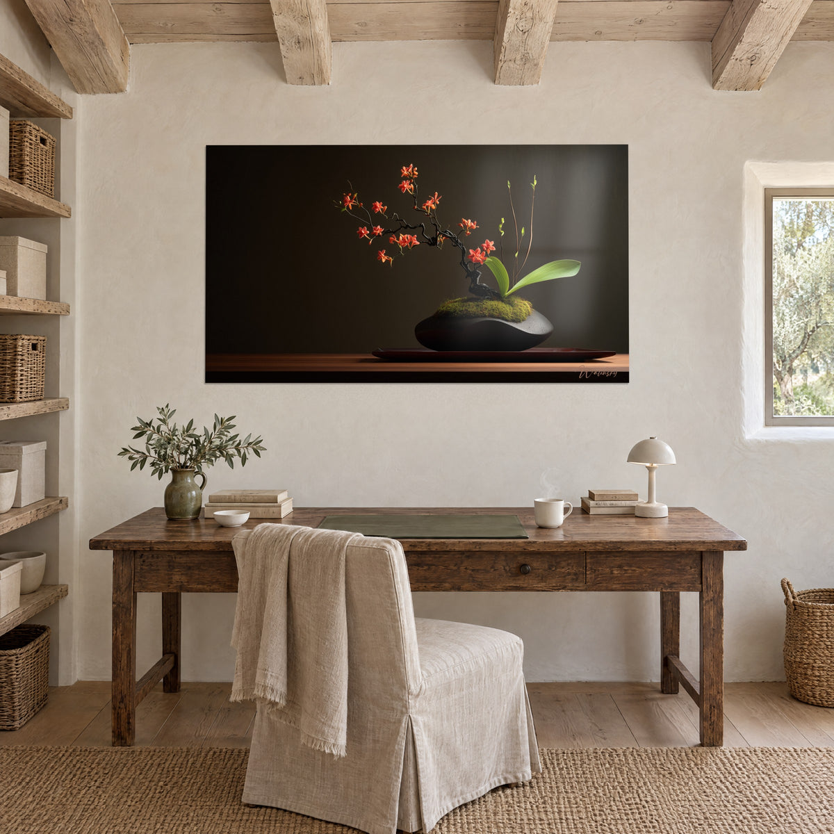 Quadro di ramo scolpito con fiori arancio su un ciottolo nero coperto di muschio, fondo marrone profondo, sulla parete di uno studio in legno antico
