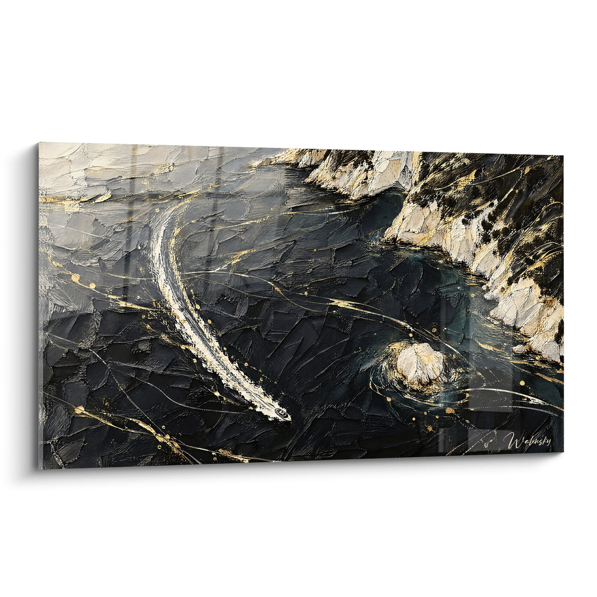 Tableau bateau blanc traçant un sillage sur une mer anthracite aux reflets dorés entre rochers crème