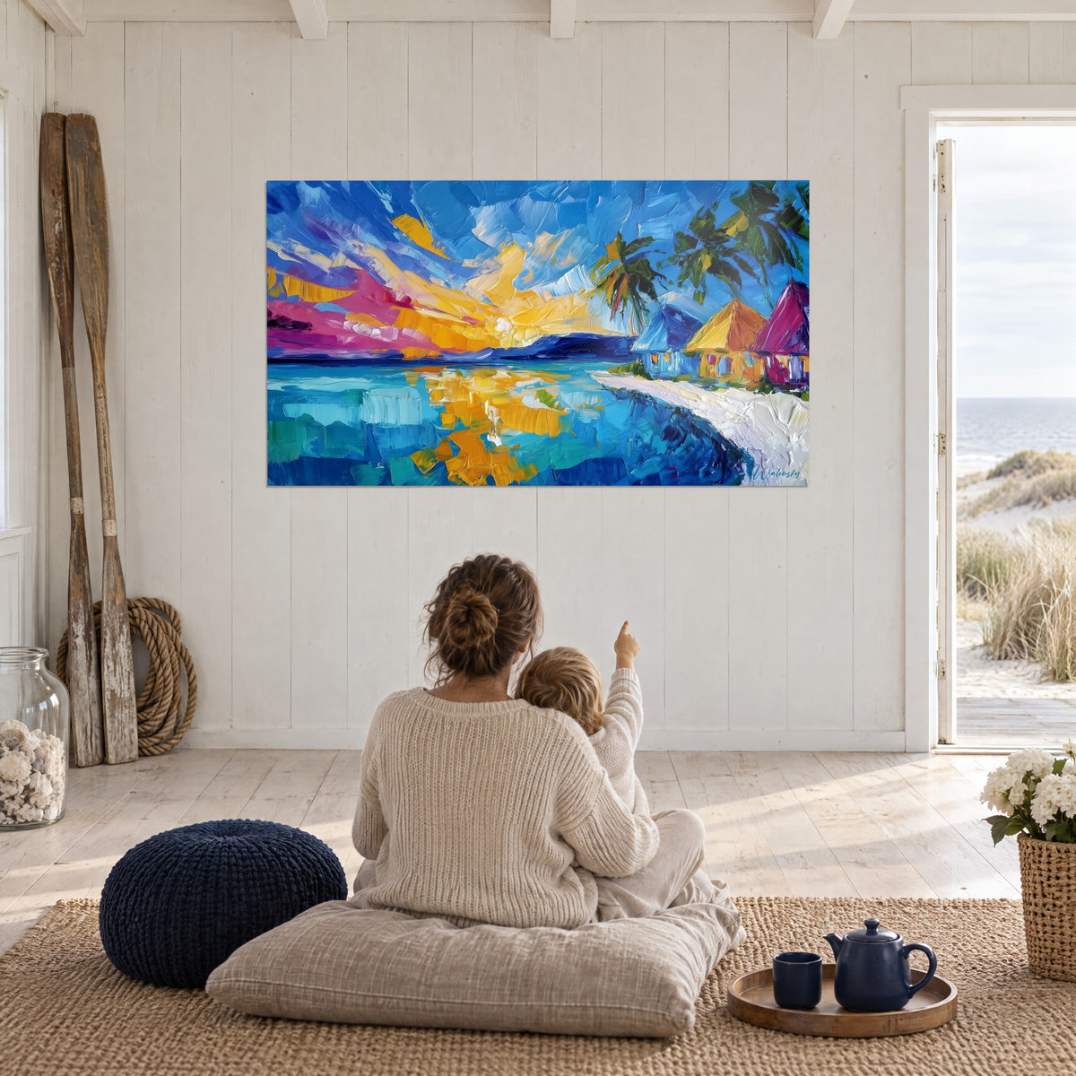 Tableau rivage tropical embrasé, nuages mauves et safran, lagon bleu pétrole et or, mur blanc d'une pièce ouverte sur les dunes