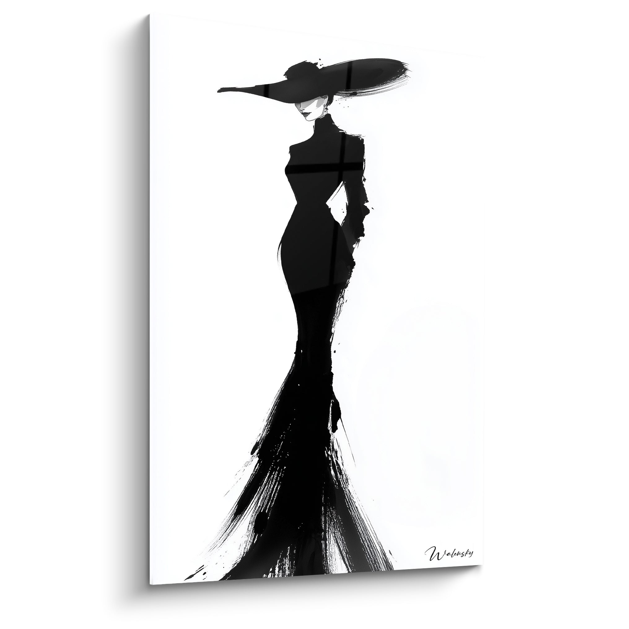 Silhouette féminine en robe noire fluide et large chapeau, encre sur fond blanc
