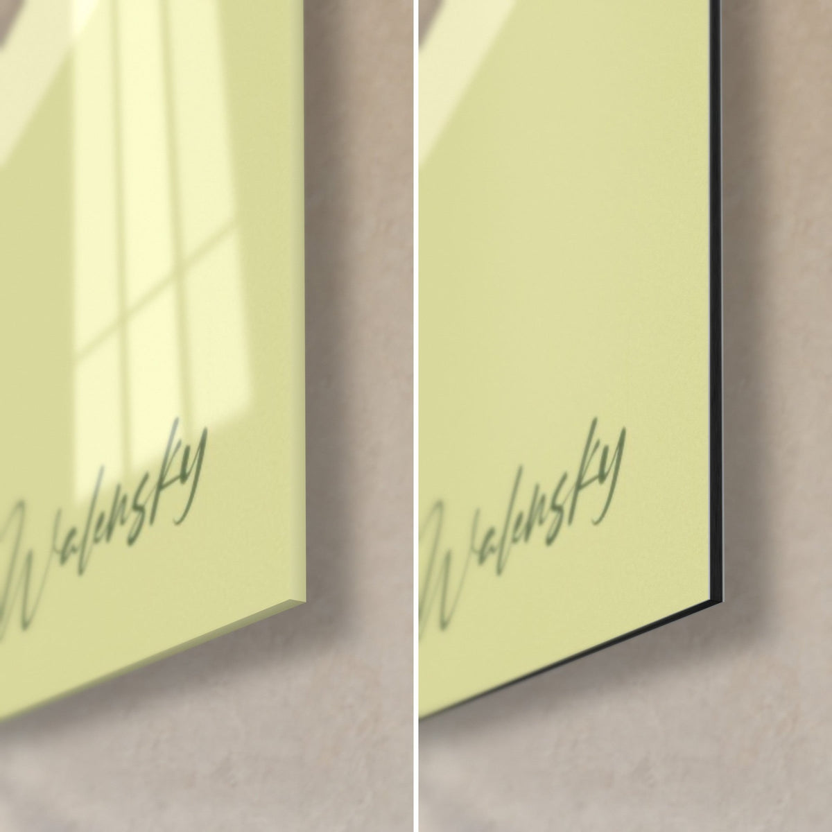 Tableau silhouette de mode en jupe jaune vif, coin bas droit : verre brillant et reflets à gauche, Dibond noir mat à droite