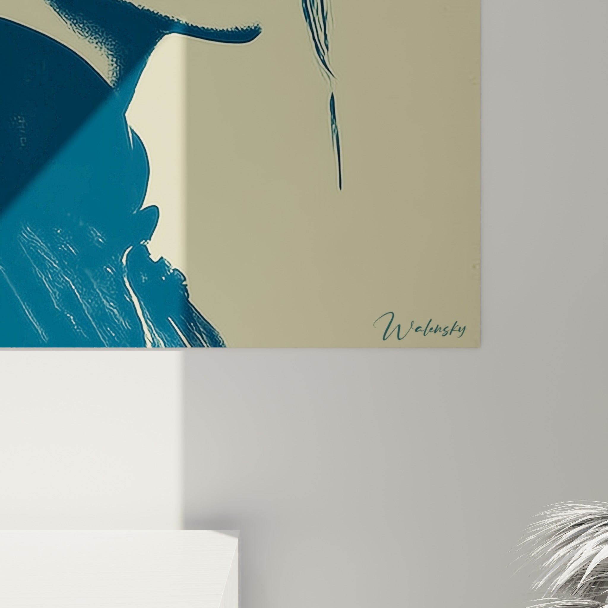 Détail des empâtements bleu marine et rouge sur le visage, grain de l'impression visible sur cette illustration de mode
