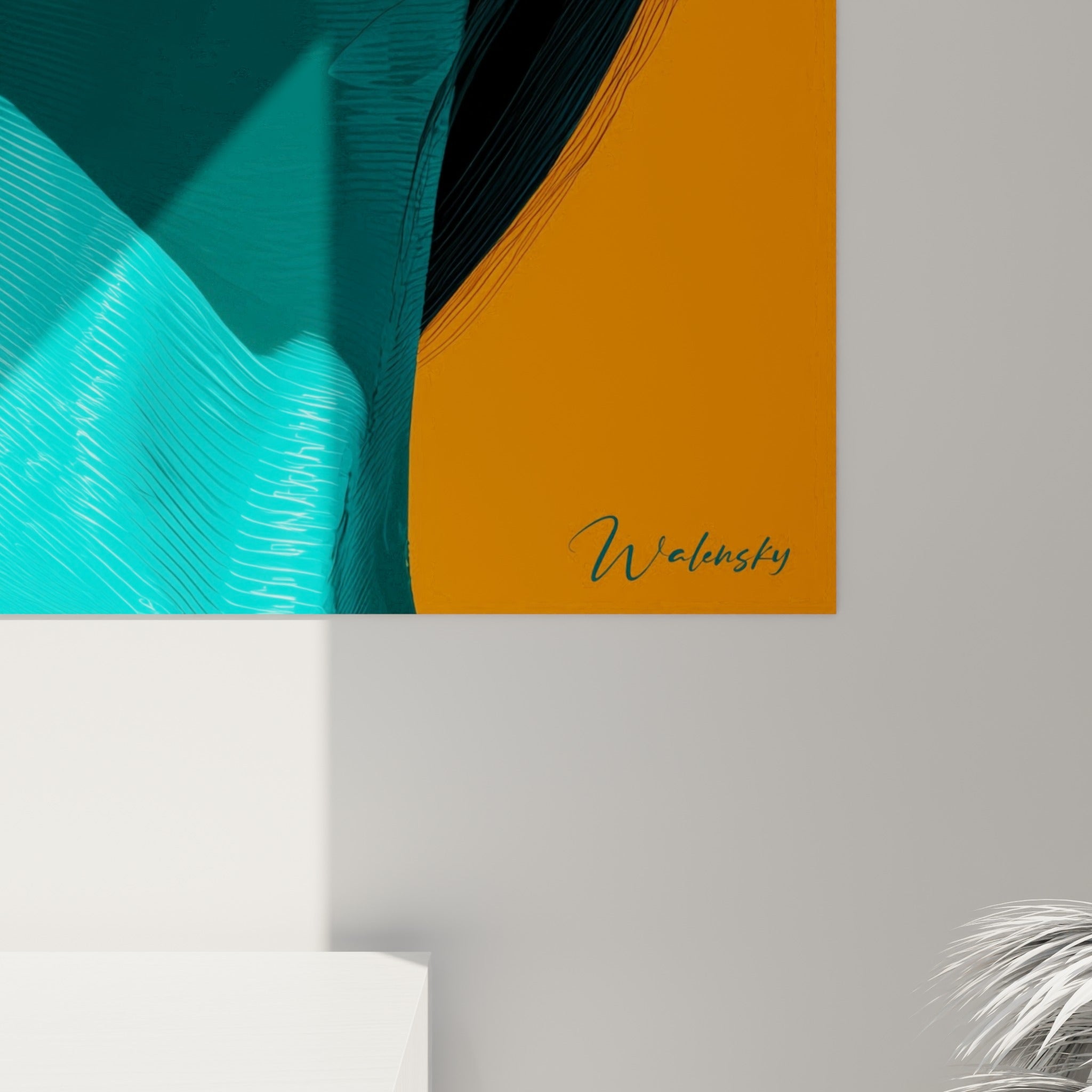 Détail des verres orangés pailletés et du grain turquoise de la peau sur toile accrochée