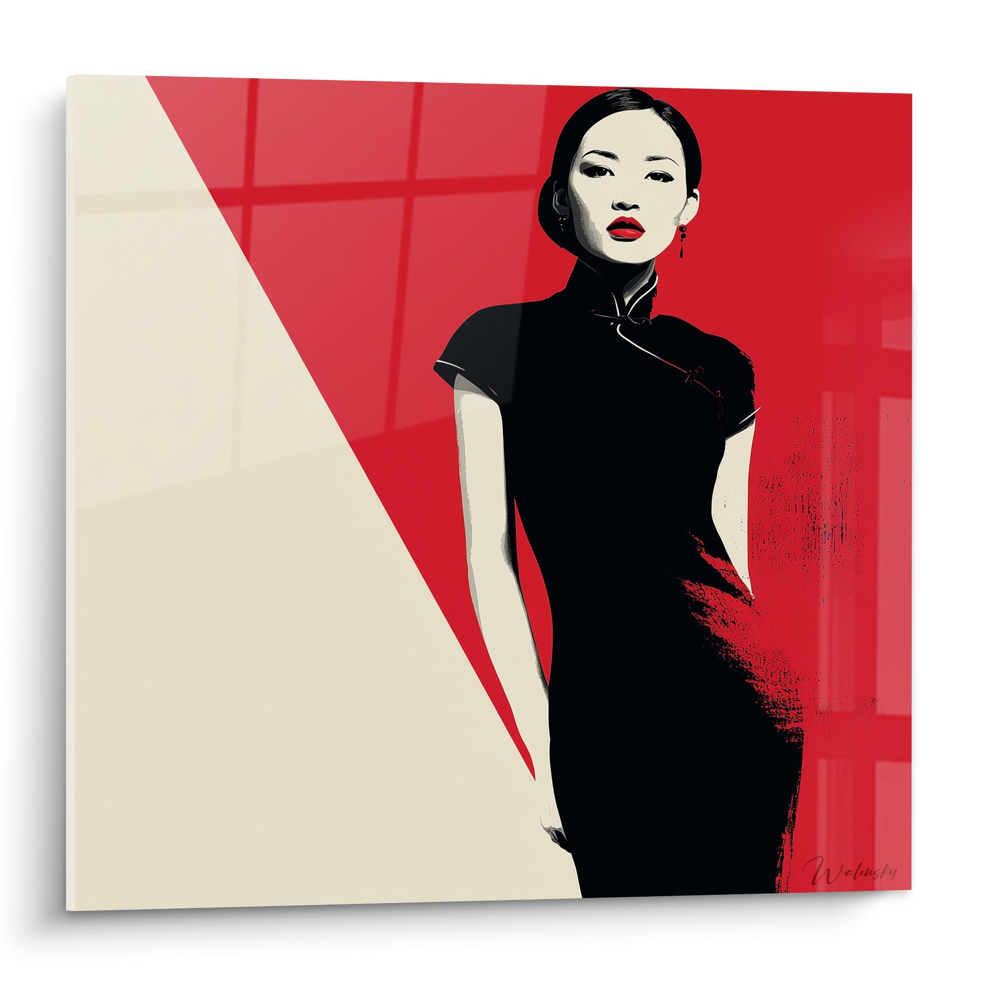 Femme en robe fourreau noire, lèvres rouges, fond rouge écarlate et triangle ivoire