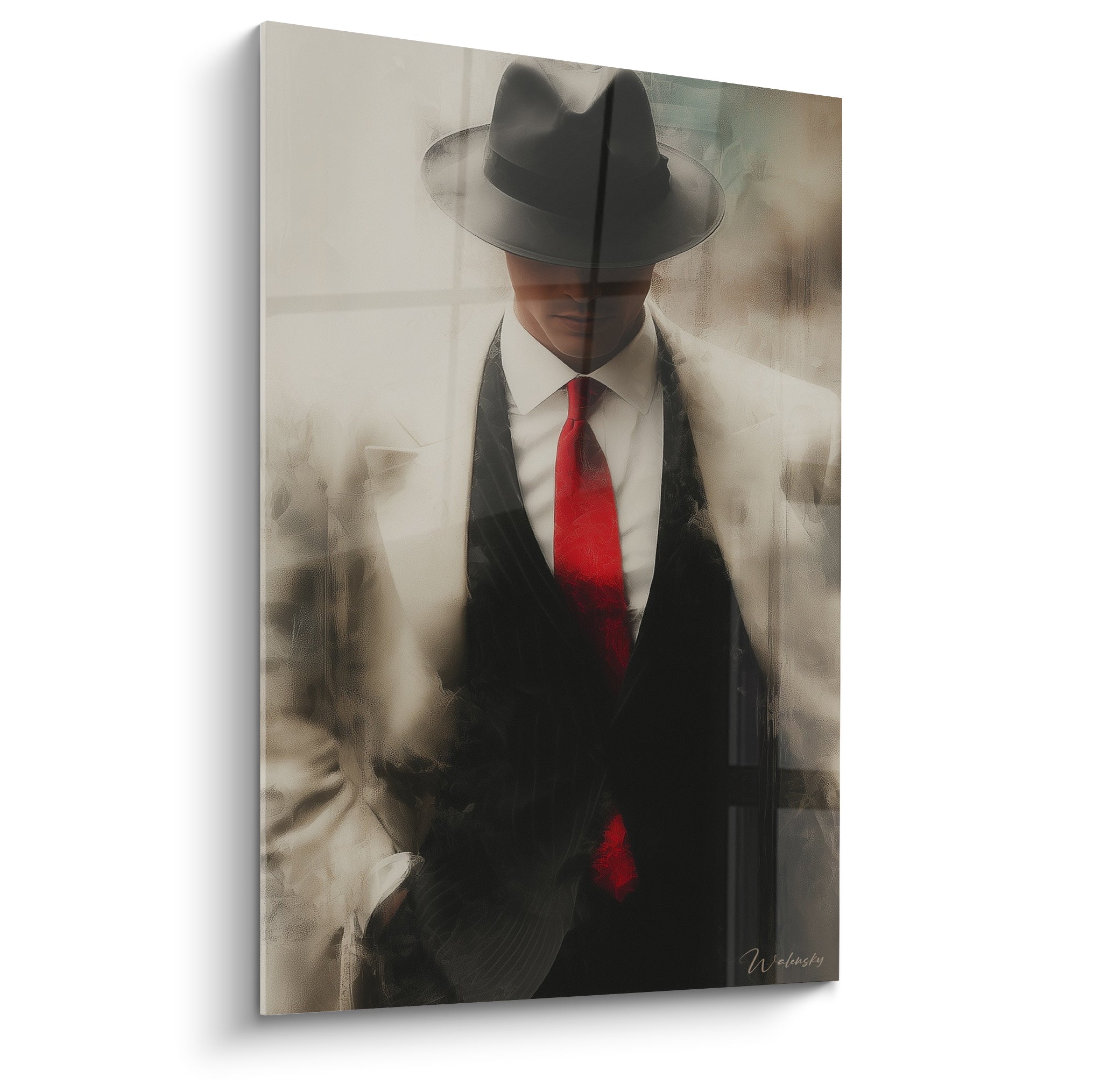 Silhouette masculine en costume anthracite, feutre noir et cravate rouge, traitement pictural flouté sur fond beige